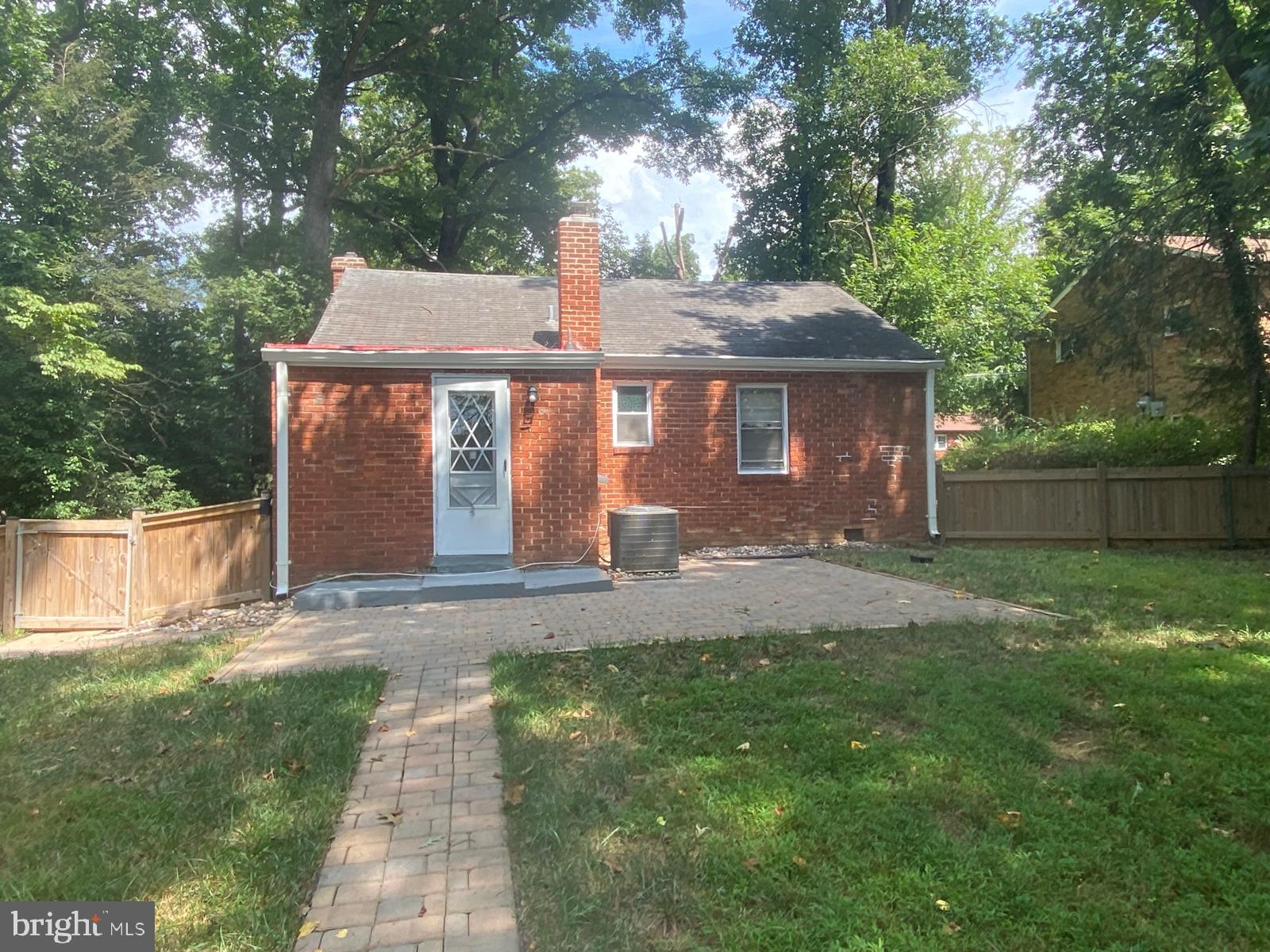 WESTHAMPTON - Residential Lease