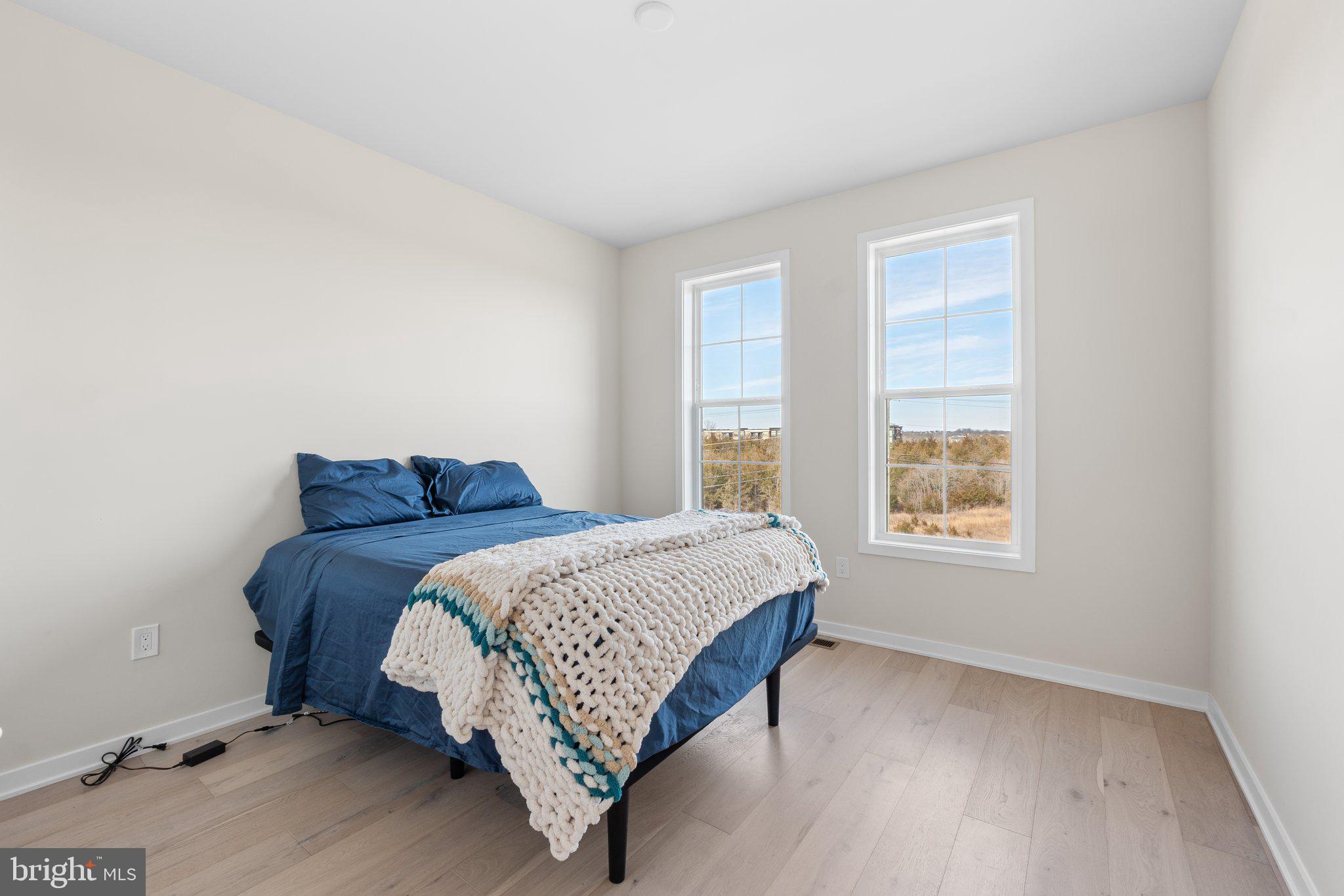 METRO WALK AT MOOREFIELD STATION - Residential Lease