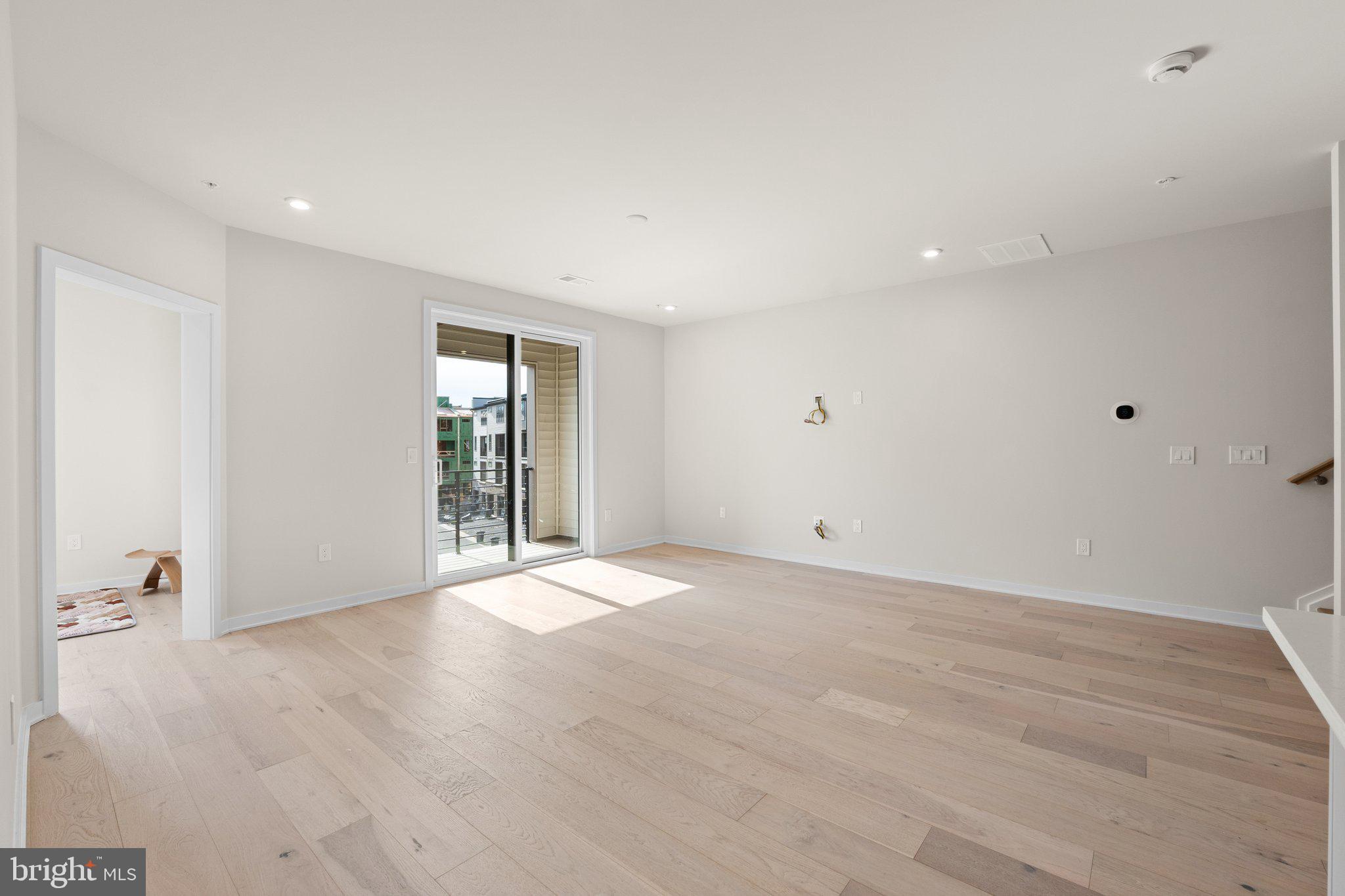 METRO WALK AT MOOREFIELD STATION - Residential Lease