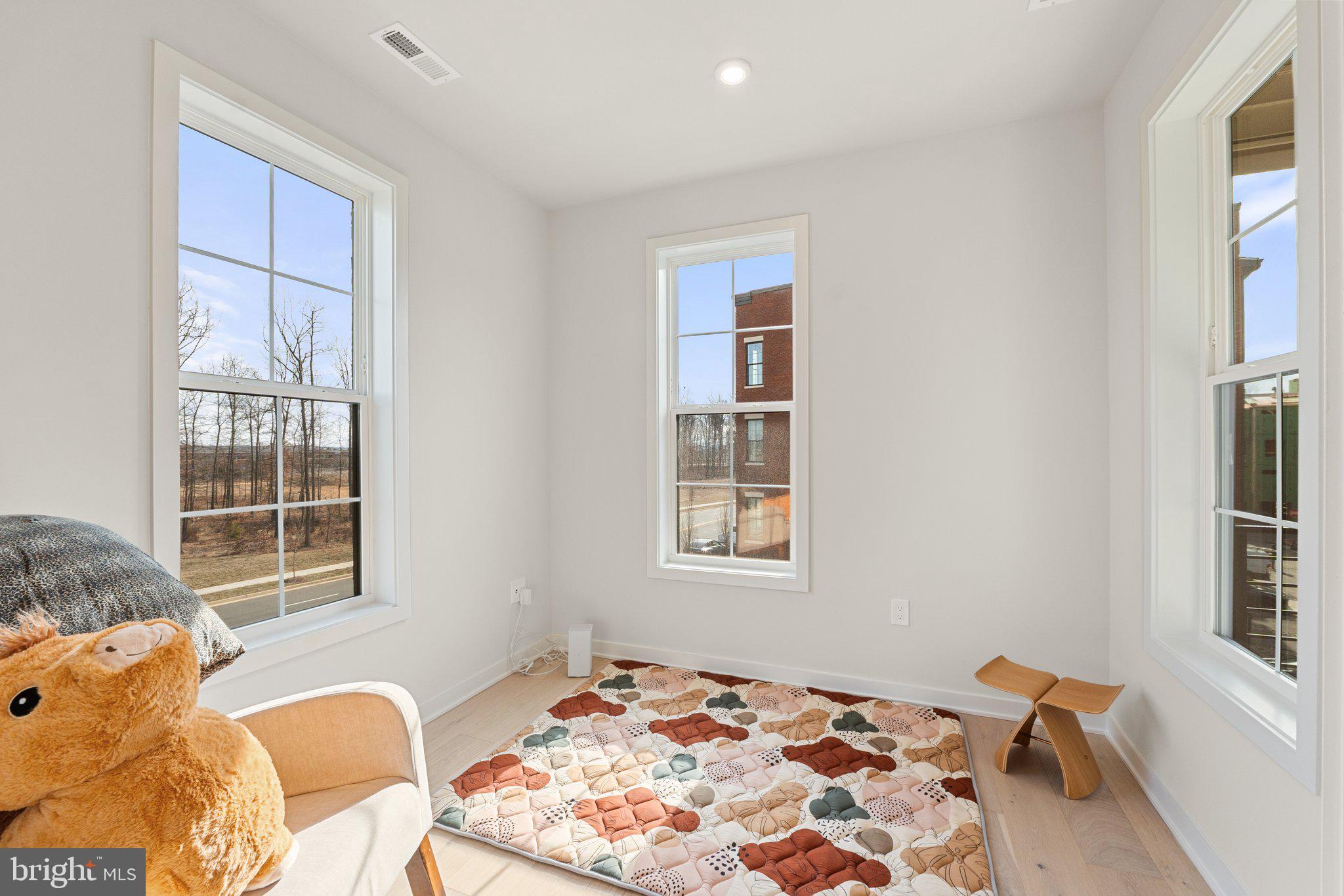 METRO WALK AT MOOREFIELD STATION - Residential Lease