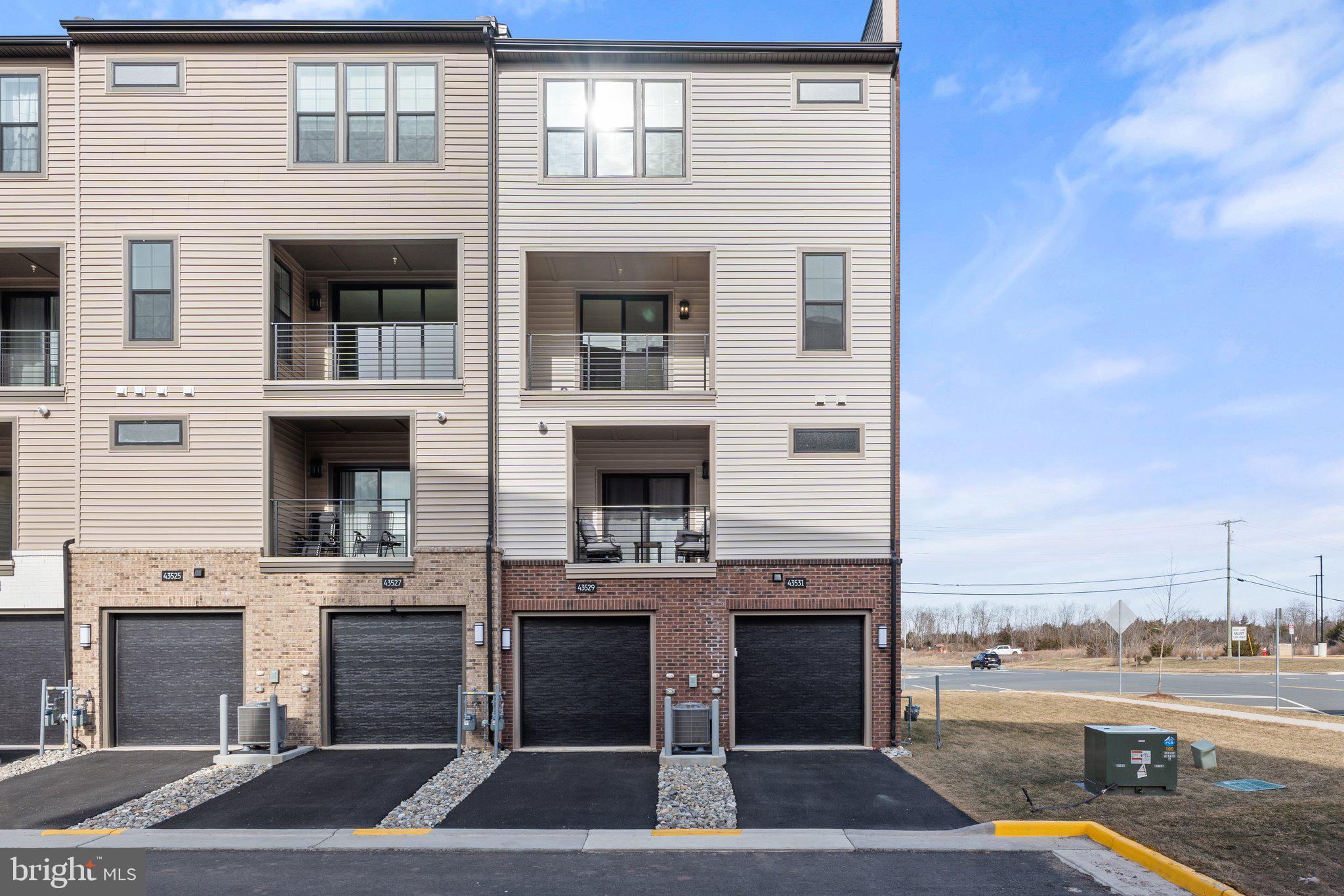 METRO WALK AT MOOREFIELD STATION - Residential Lease