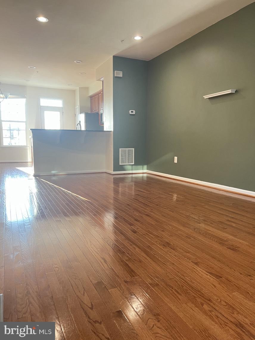 HOWARD SQUARE - Residential Lease