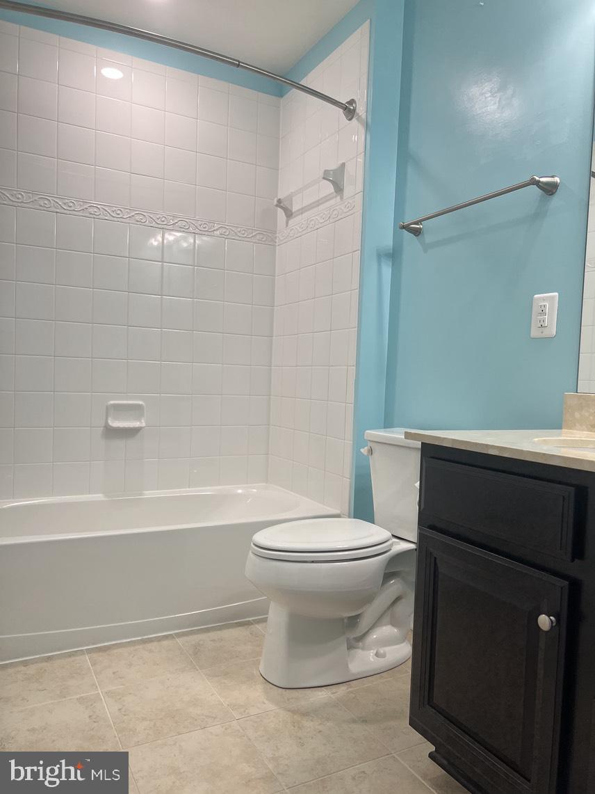 HOWARD SQUARE - Residential Lease