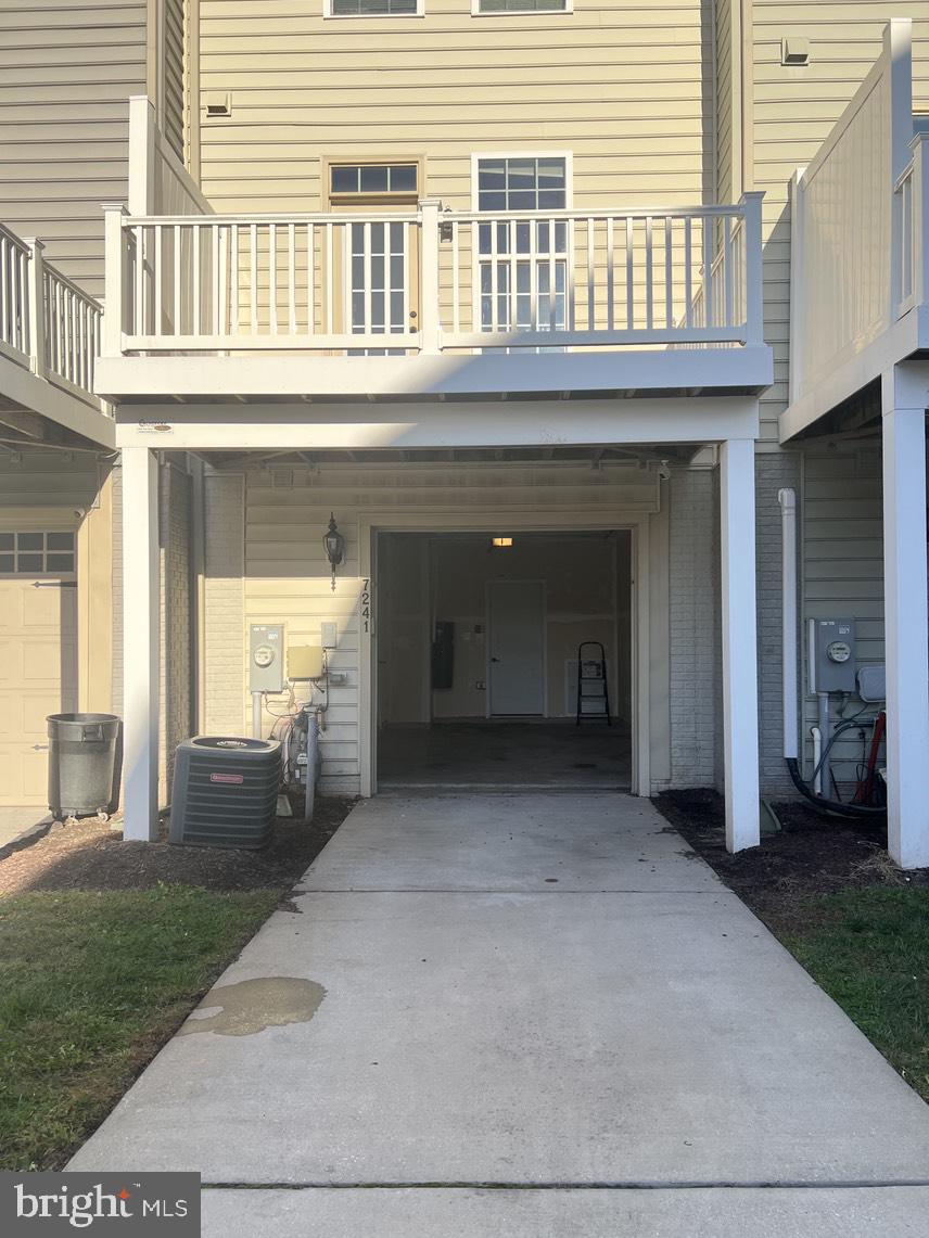 HOWARD SQUARE - Residential Lease