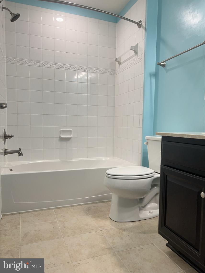 HOWARD SQUARE - Residential Lease