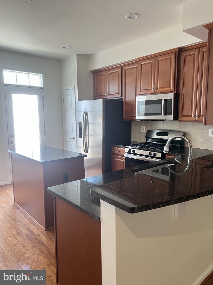 HOWARD SQUARE - Residential Lease