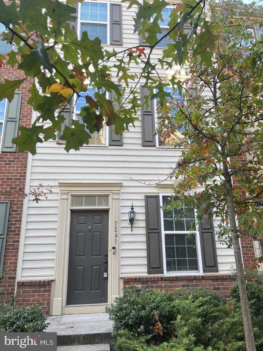 HOWARD SQUARE - Residential Lease