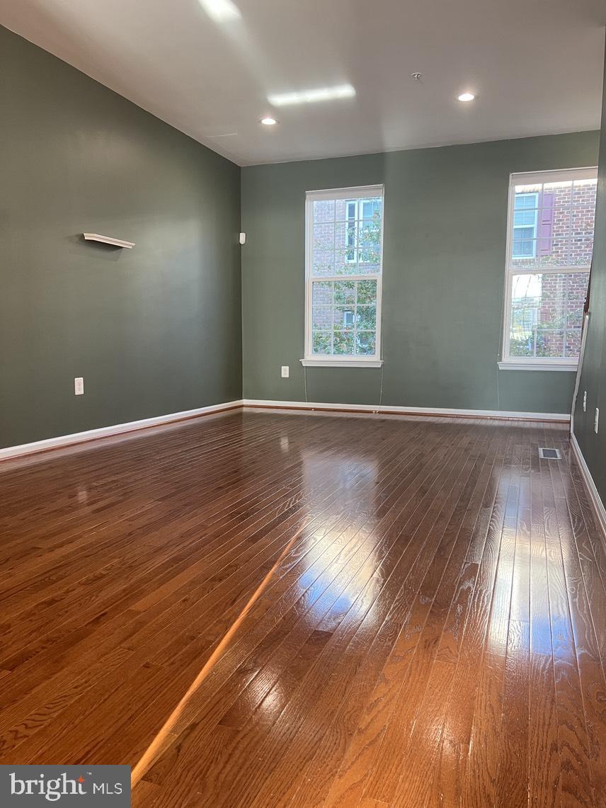 HOWARD SQUARE - Residential Lease