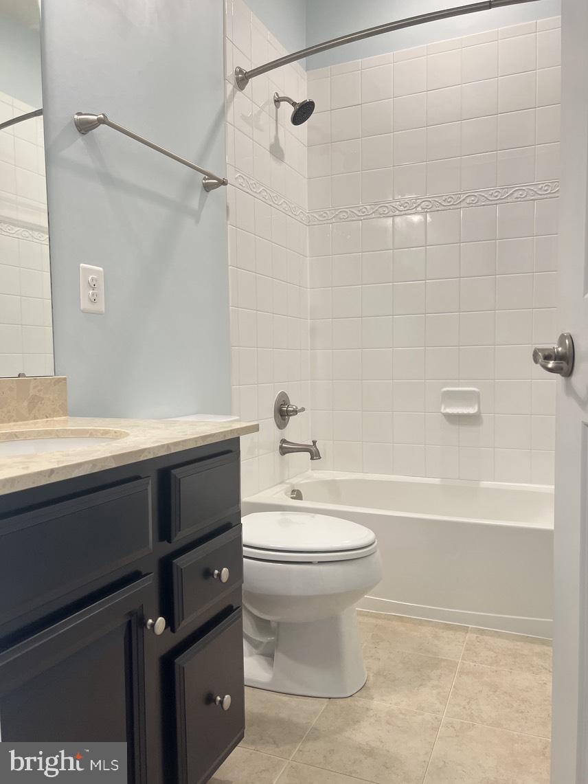 HOWARD SQUARE - Residential Lease