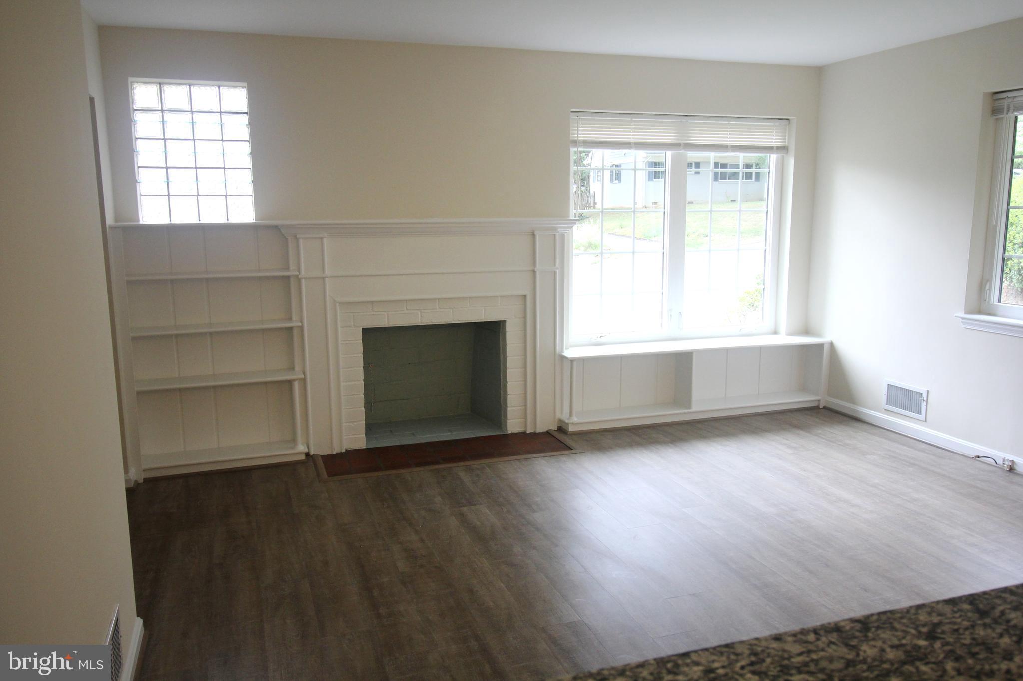 COUNTRY CLUB MANOR - Residential Lease