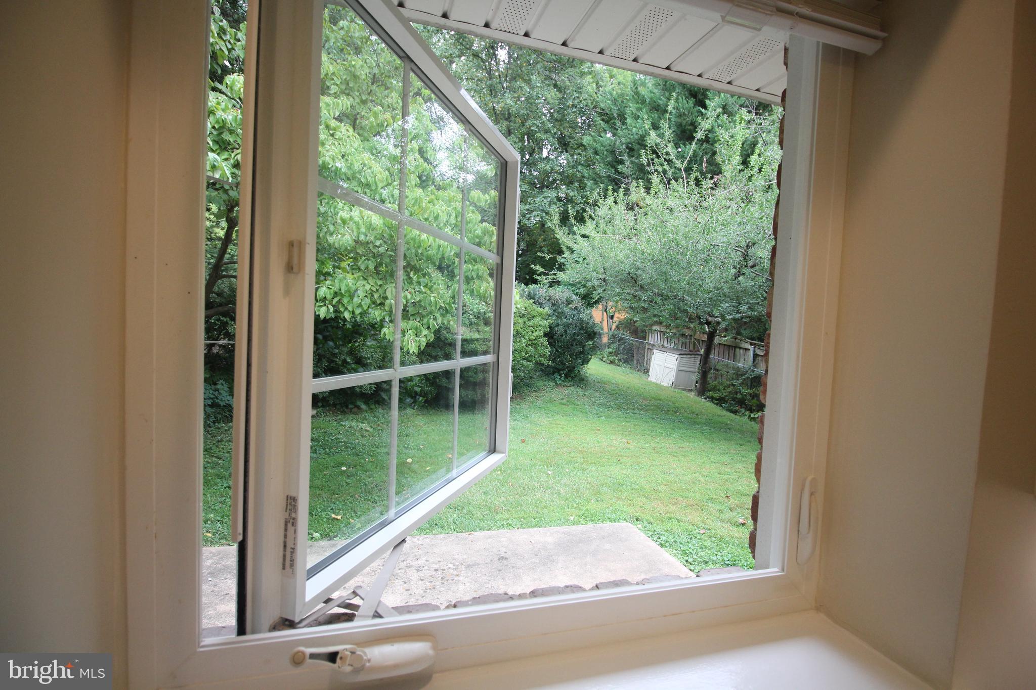 COUNTRY CLUB MANOR - Residential Lease