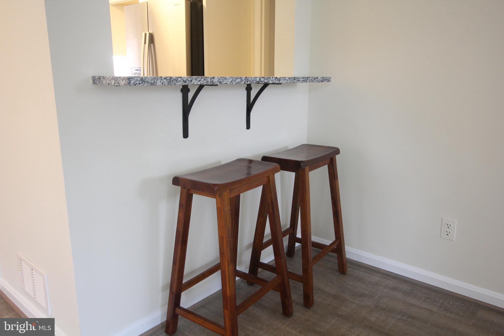 COUNTRY CLUB MANOR - Residential Lease