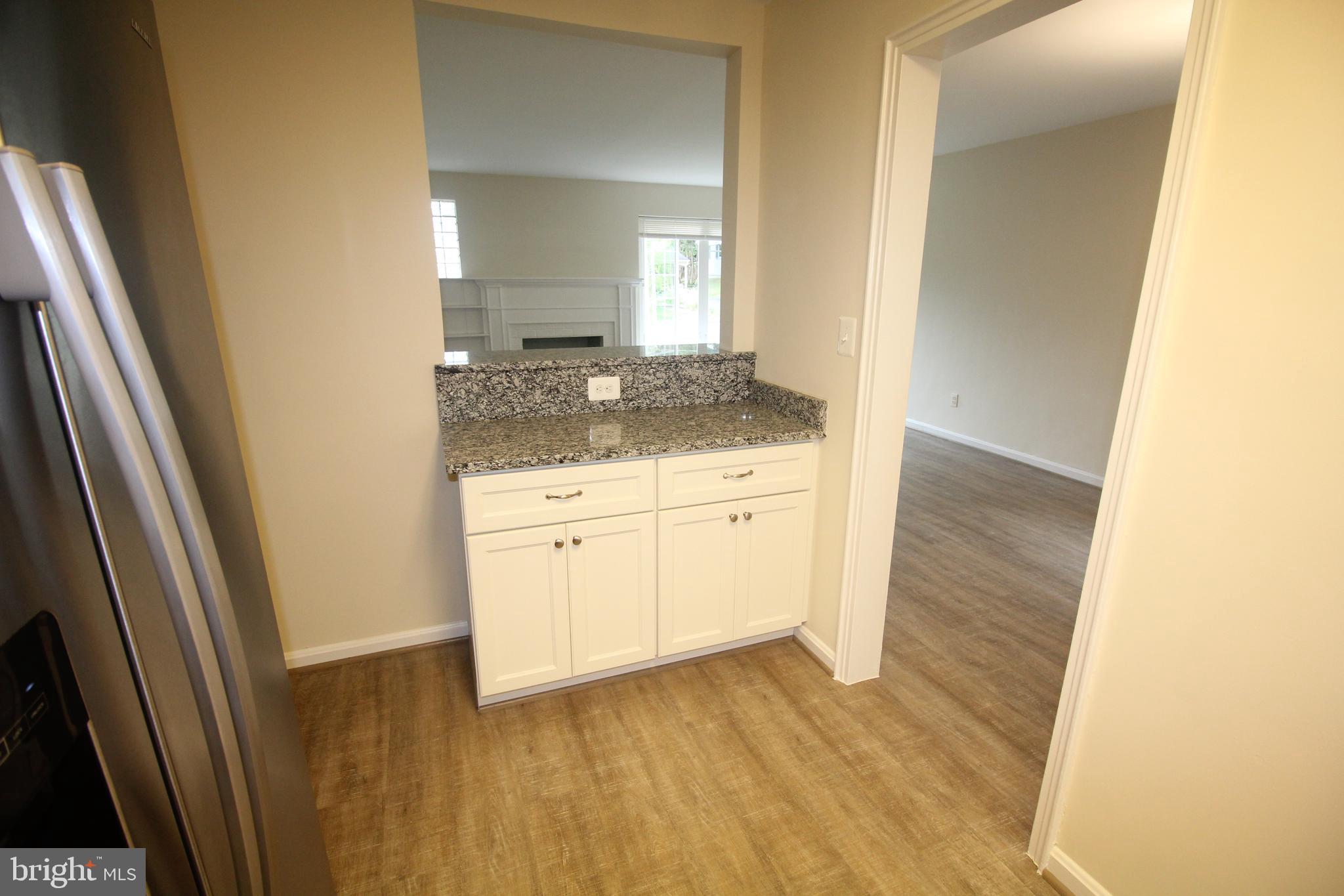 COUNTRY CLUB MANOR - Residential Lease