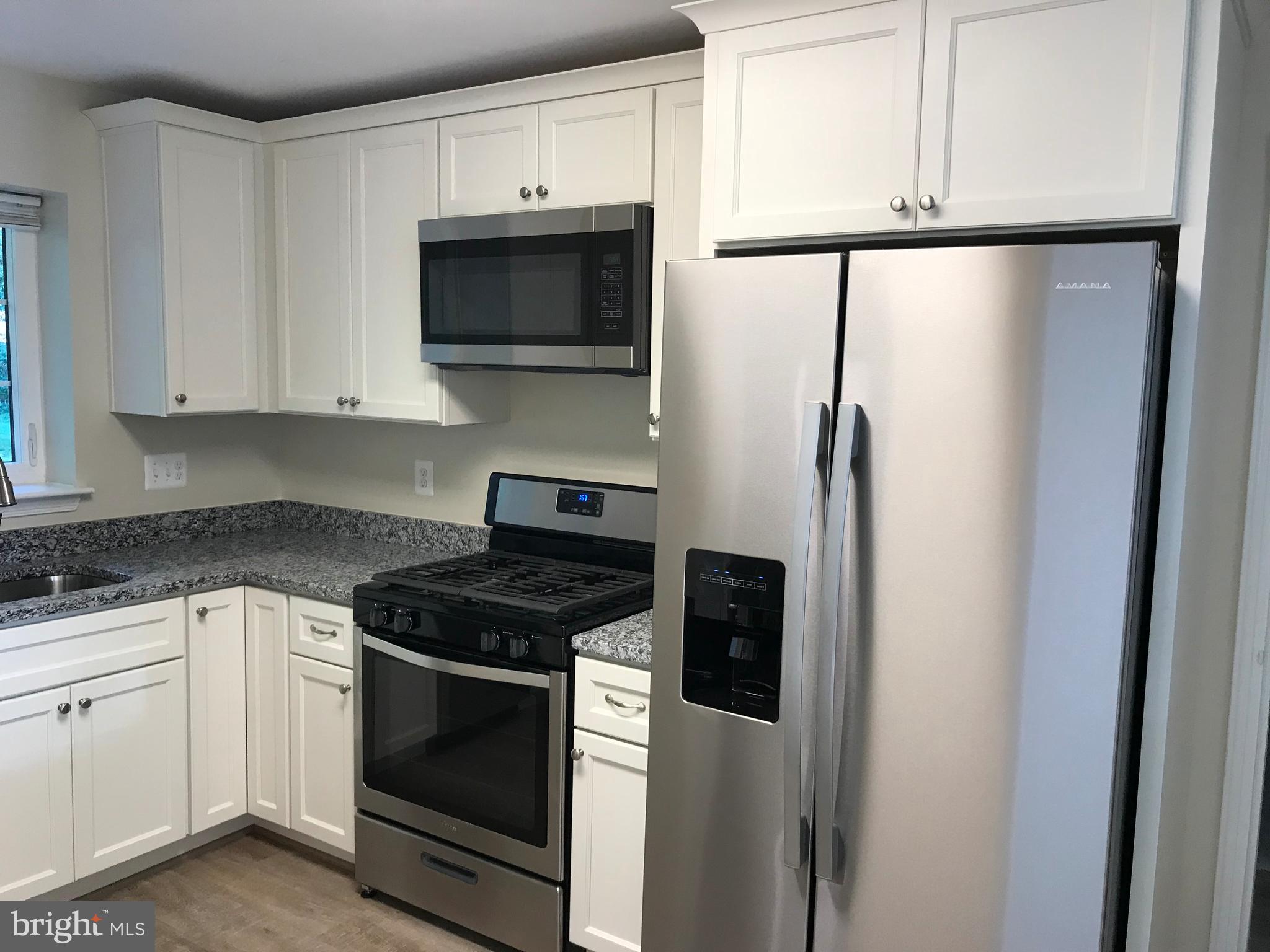 COUNTRY CLUB MANOR - Residential Lease