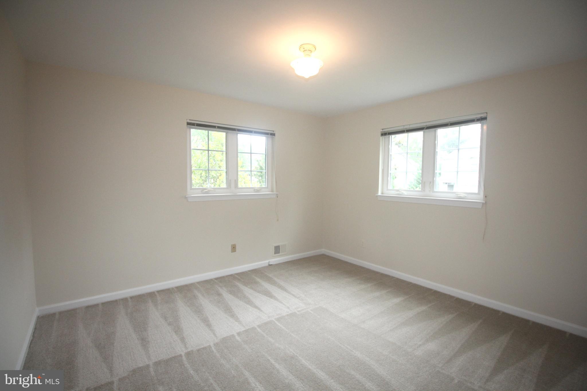 COUNTRY CLUB MANOR - Residential Lease