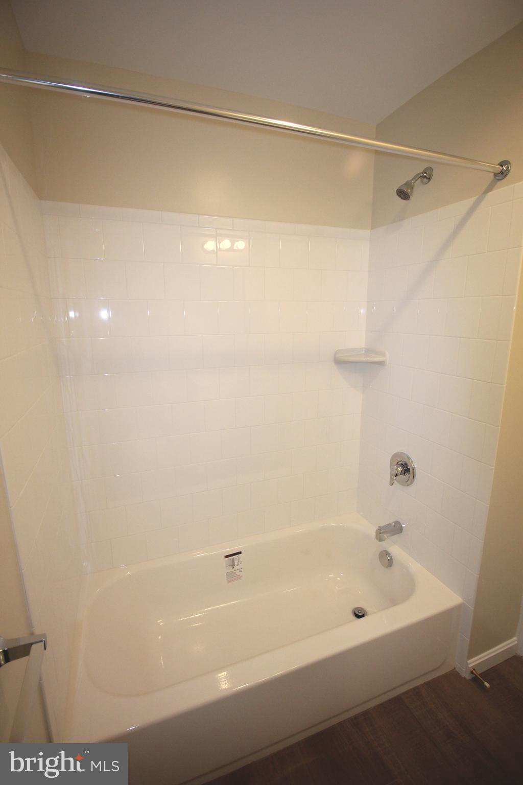 COUNTRY CLUB MANOR - Residential Lease