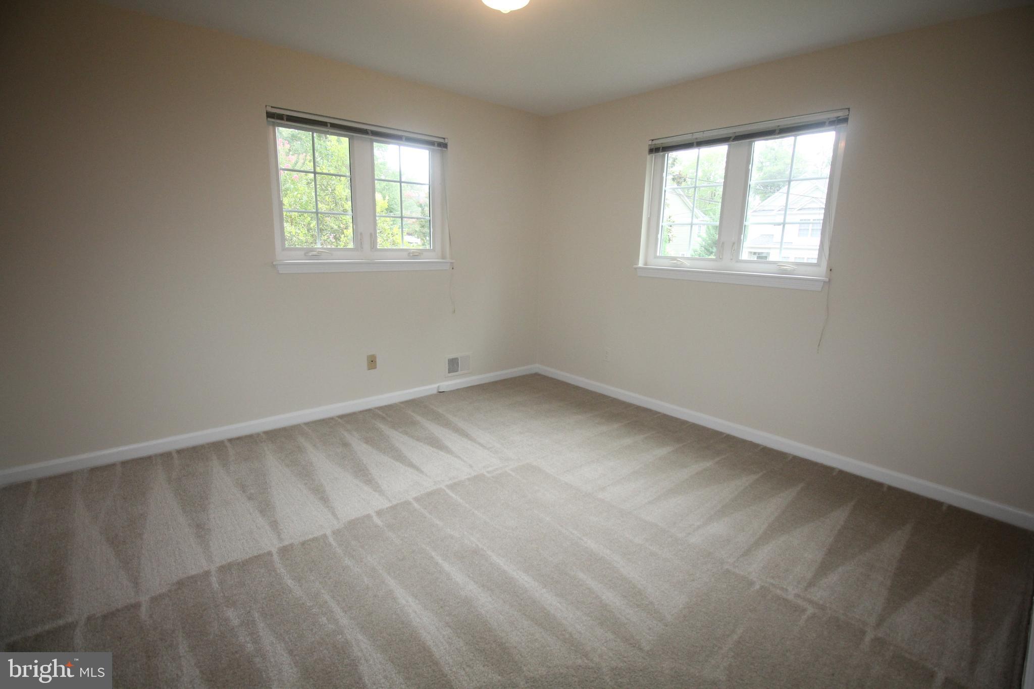 COUNTRY CLUB MANOR - Residential Lease