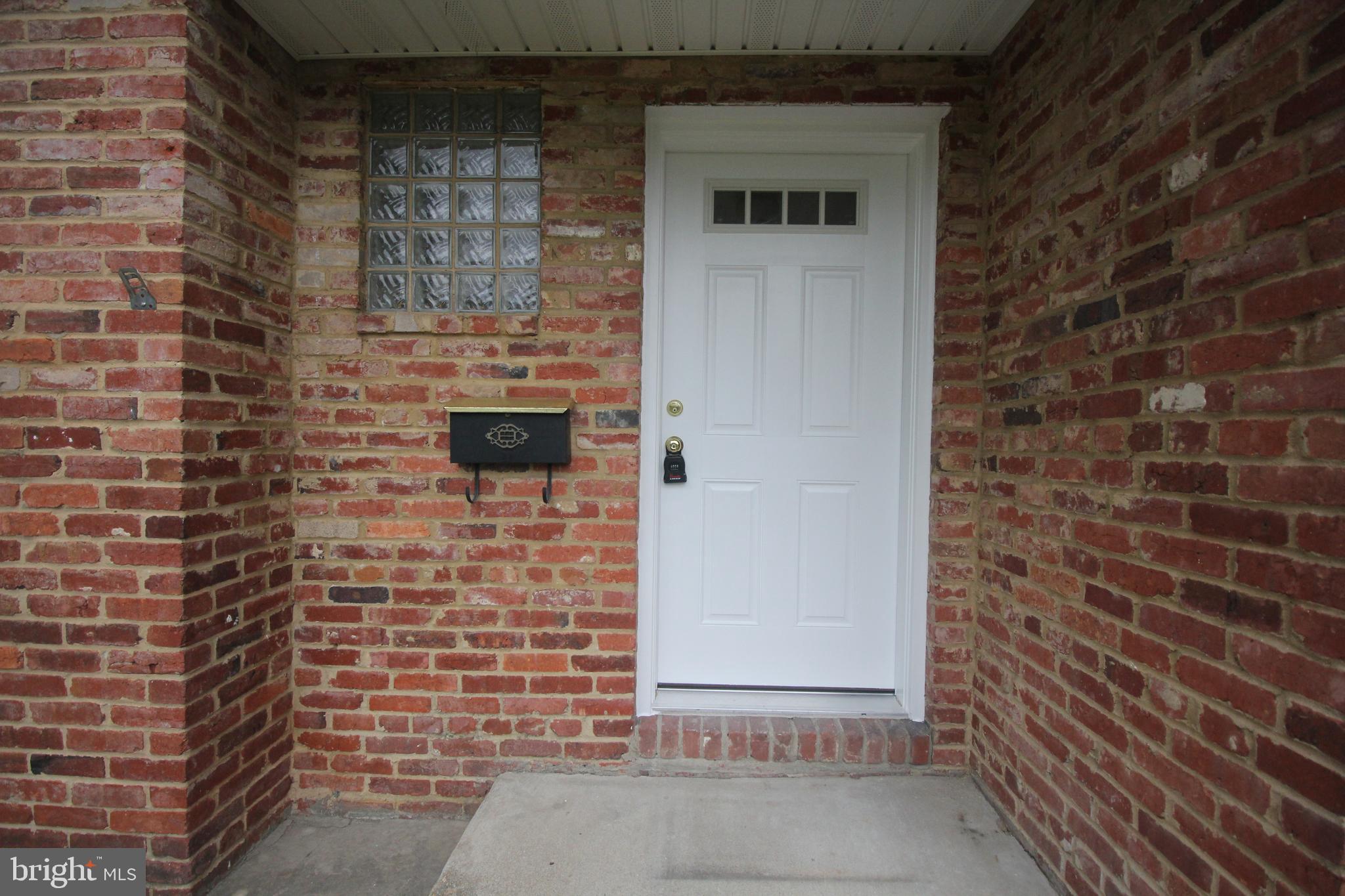 COUNTRY CLUB MANOR - Residential Lease