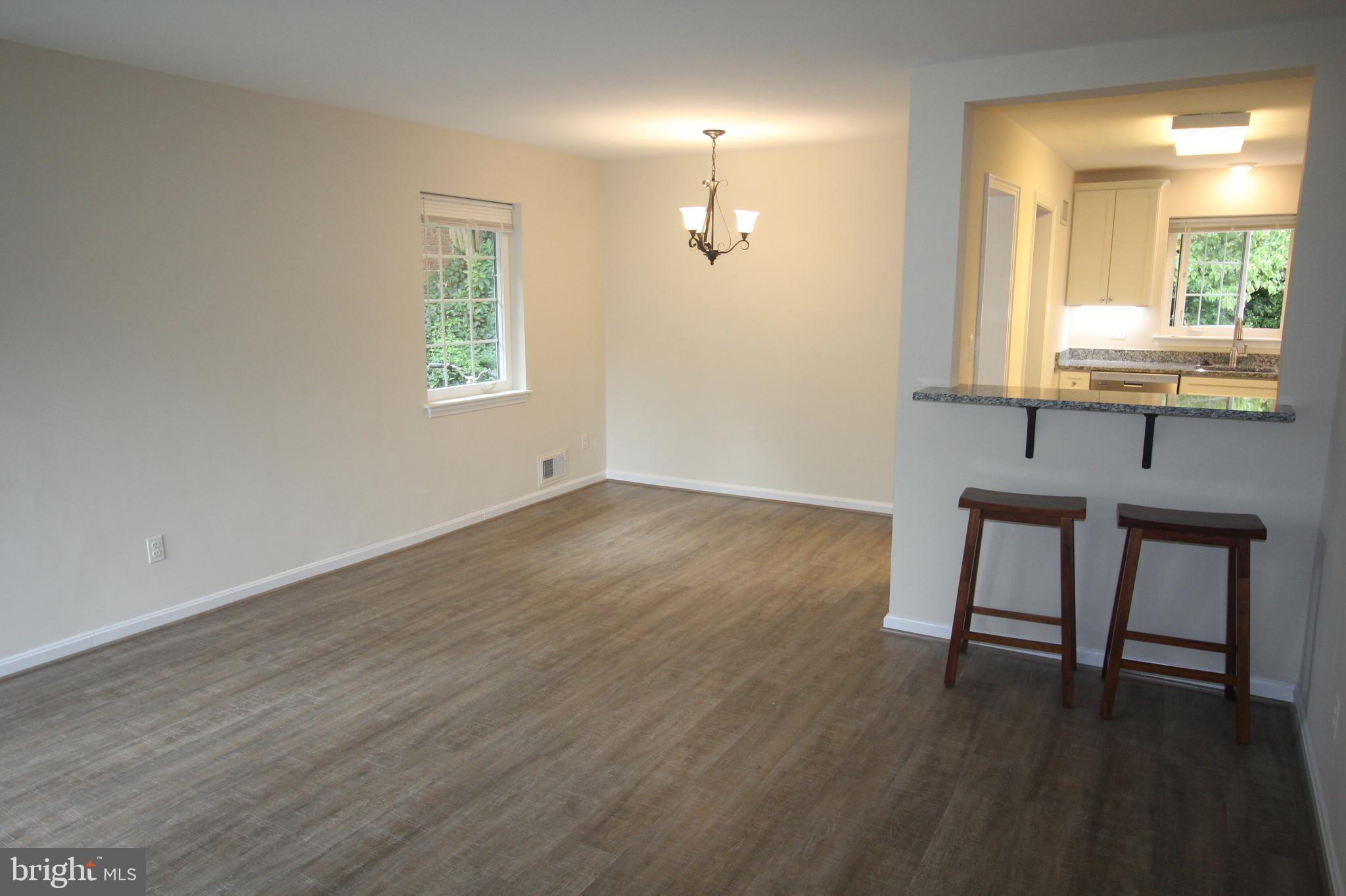 COUNTRY CLUB MANOR - Residential Lease