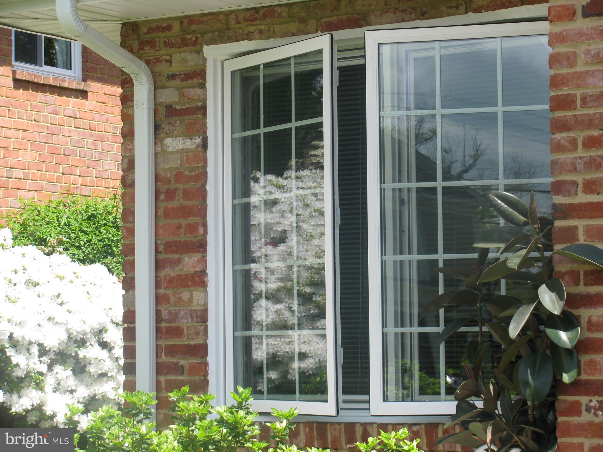 COUNTRY CLUB MANOR - Residential Lease