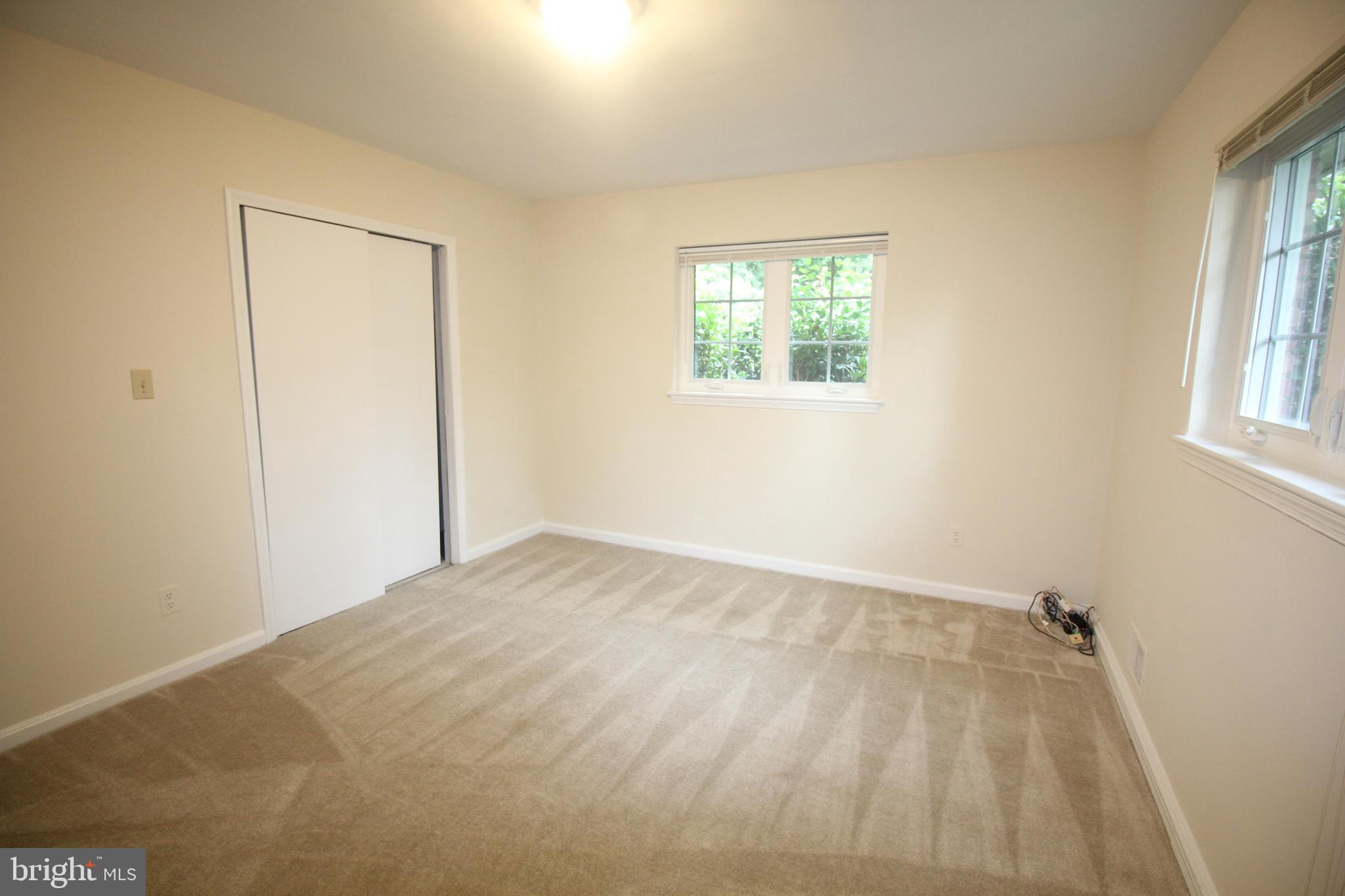 COUNTRY CLUB MANOR - Residential Lease