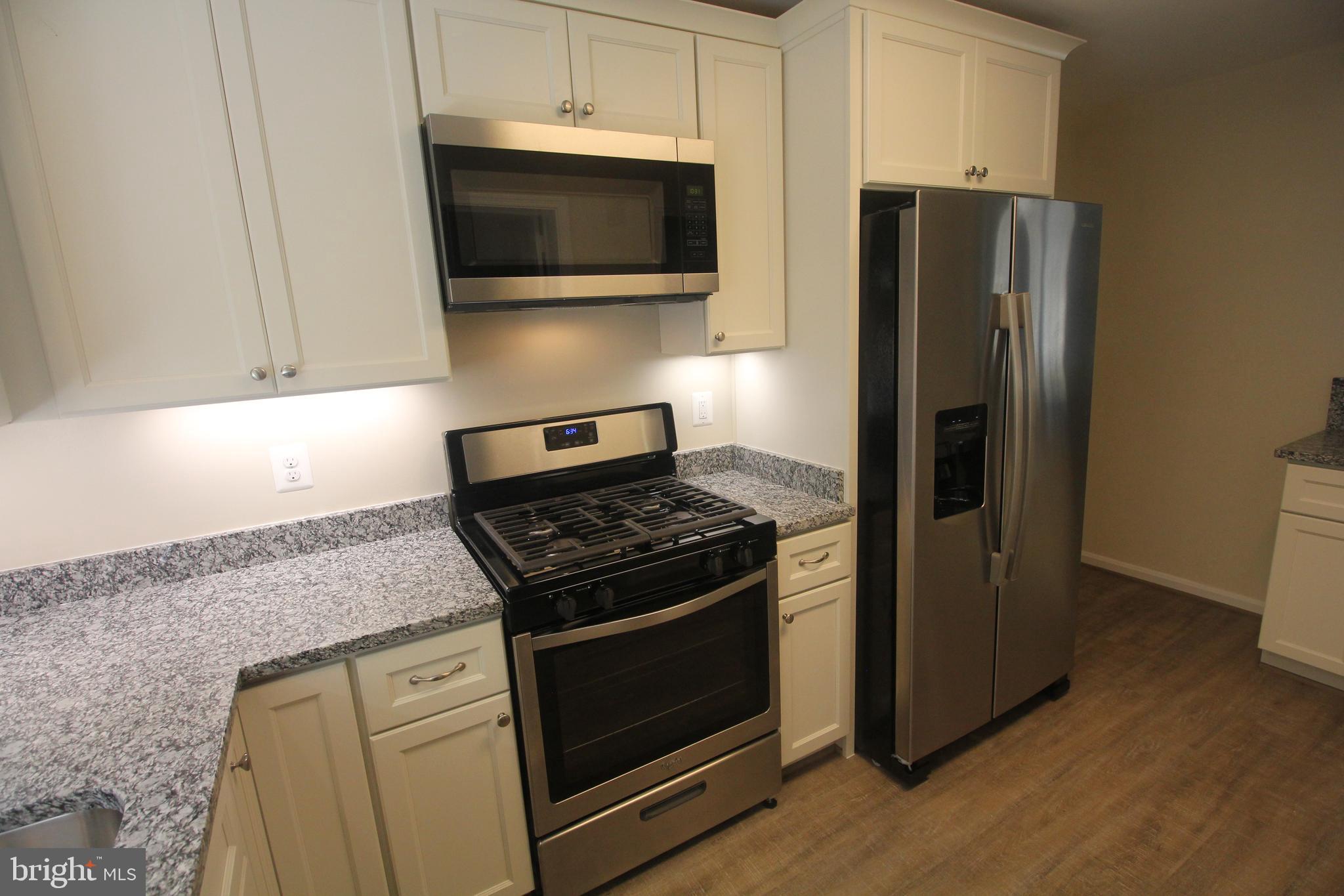 COUNTRY CLUB MANOR - Residential Lease