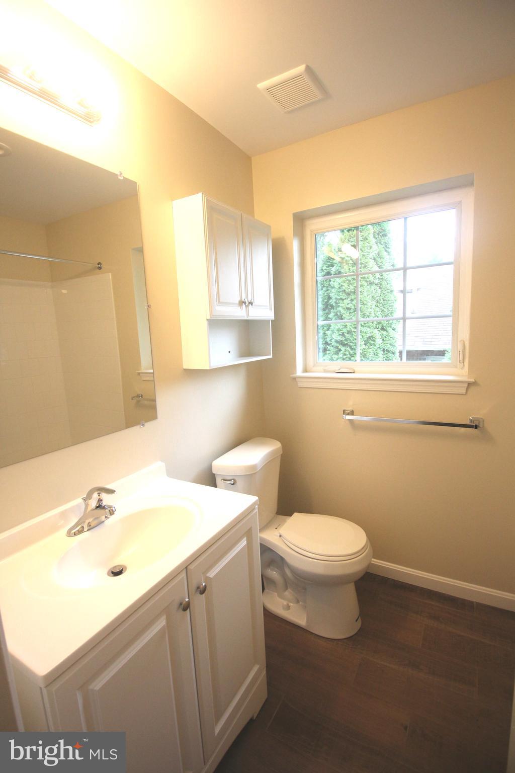 COUNTRY CLUB MANOR - Residential Lease