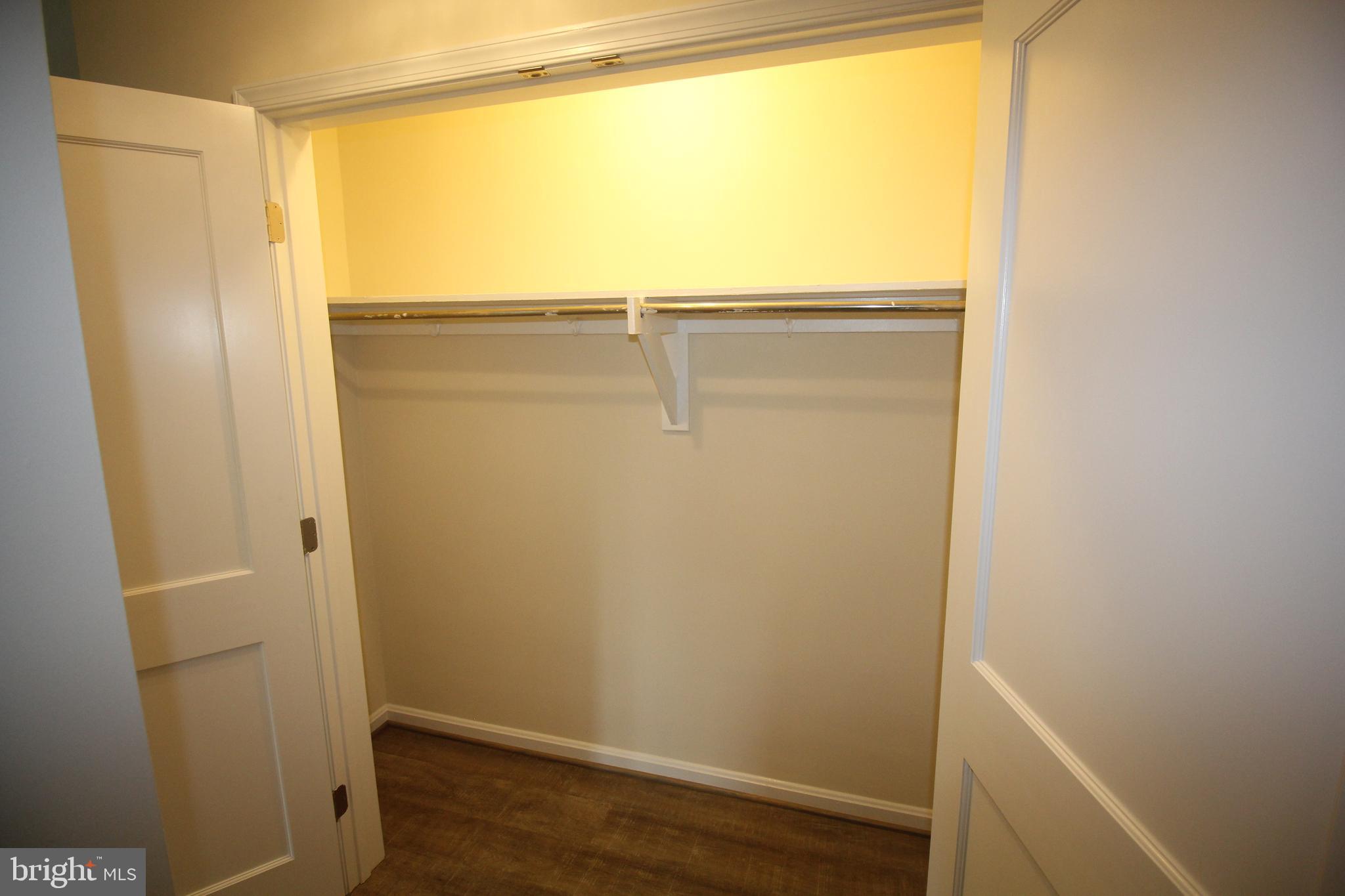 COUNTRY CLUB MANOR - Residential Lease