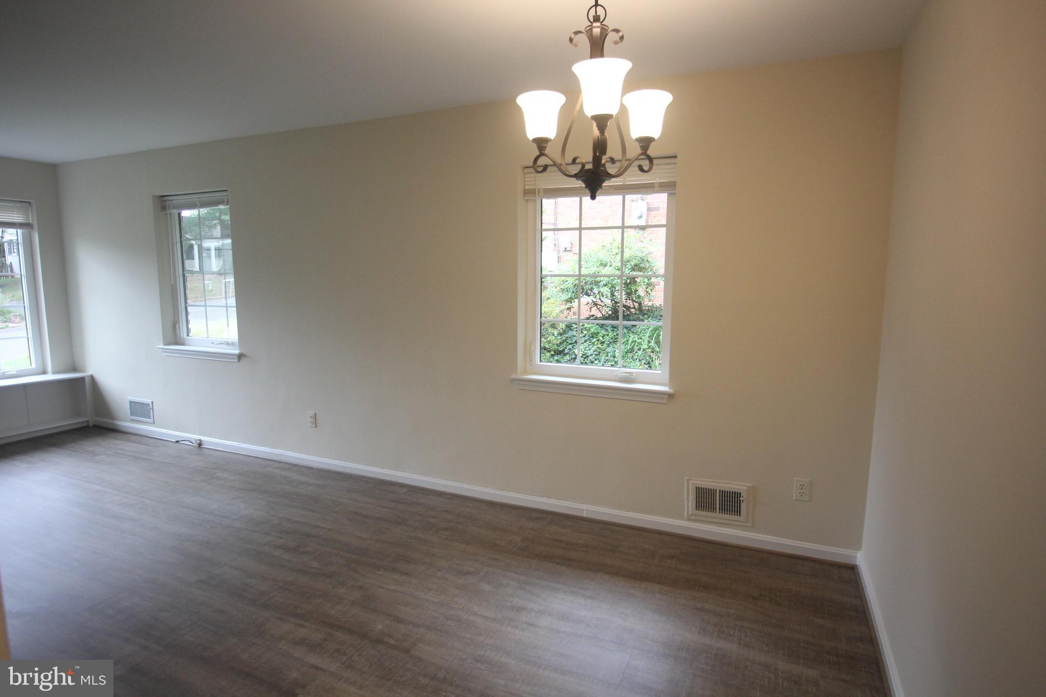 COUNTRY CLUB MANOR - Residential Lease