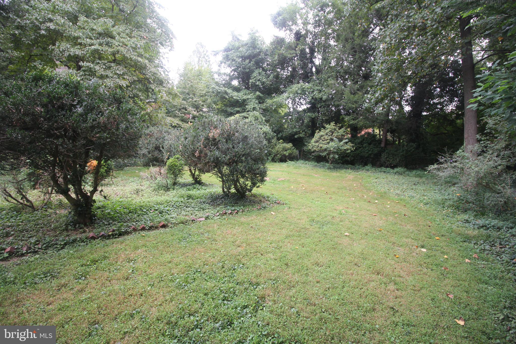 COUNTRY CLUB MANOR - Residential Lease