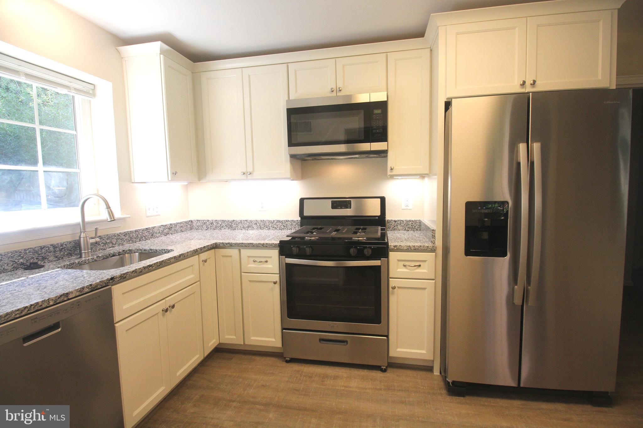 COUNTRY CLUB MANOR - Residential Lease