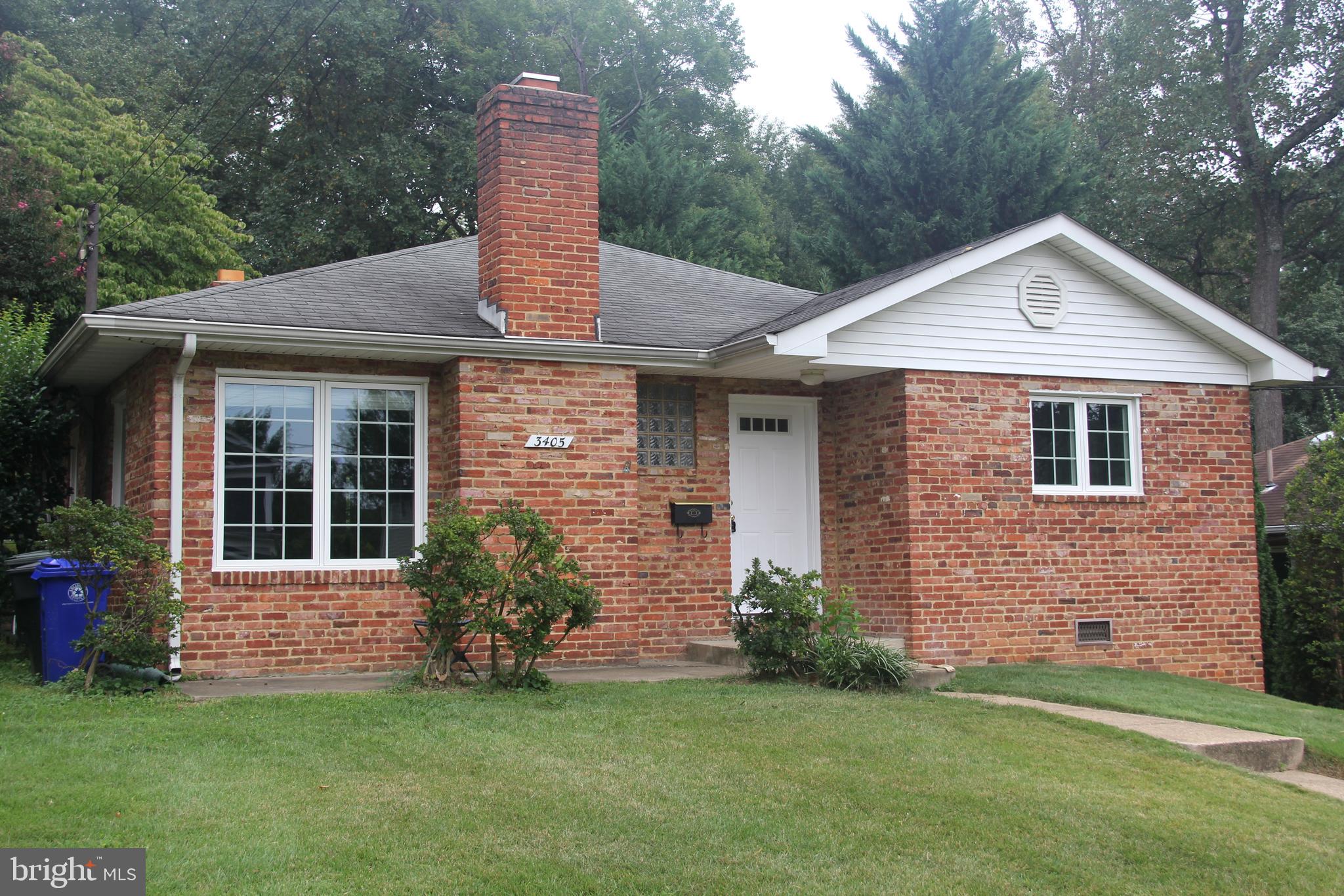 COUNTRY CLUB MANOR - Residential Lease