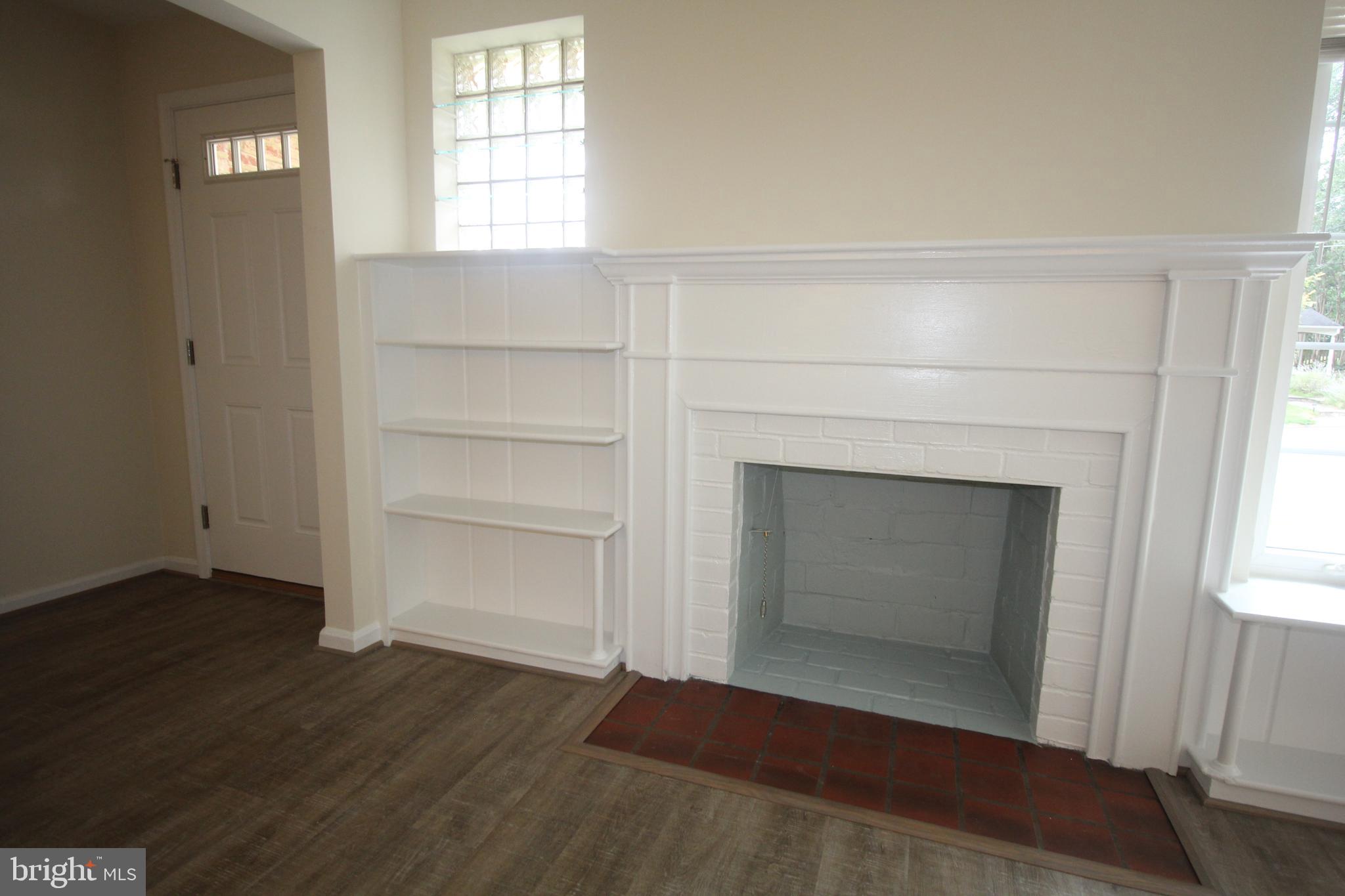 COUNTRY CLUB MANOR - Residential Lease