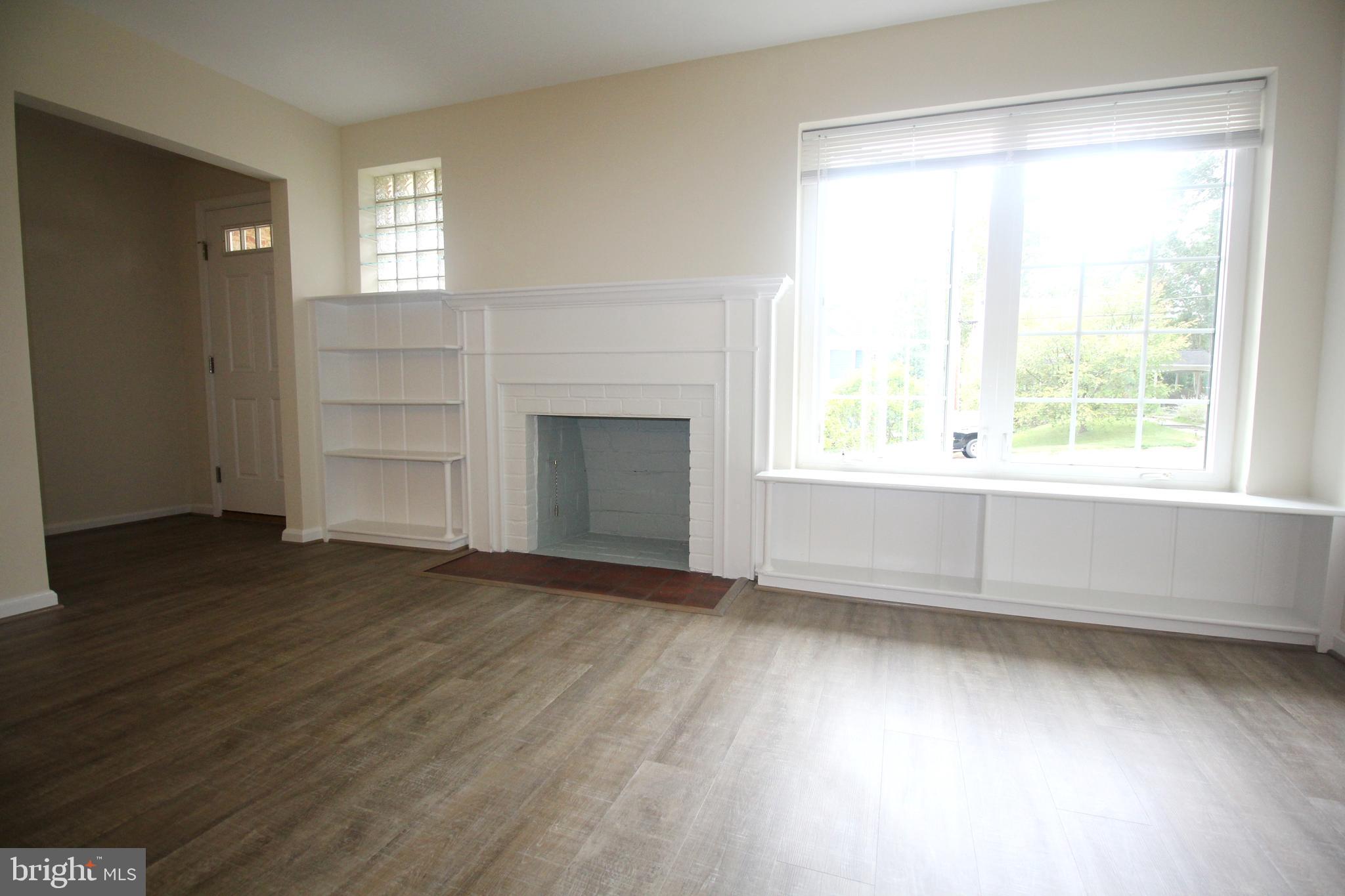 COUNTRY CLUB MANOR - Residential Lease