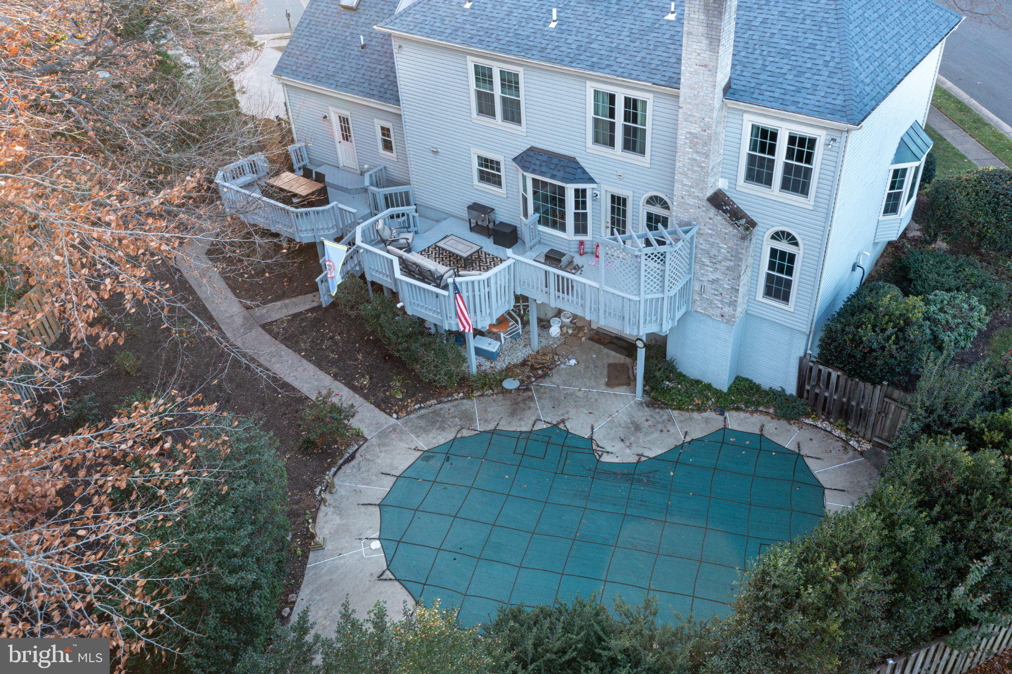 8107 OAK CREST LANE