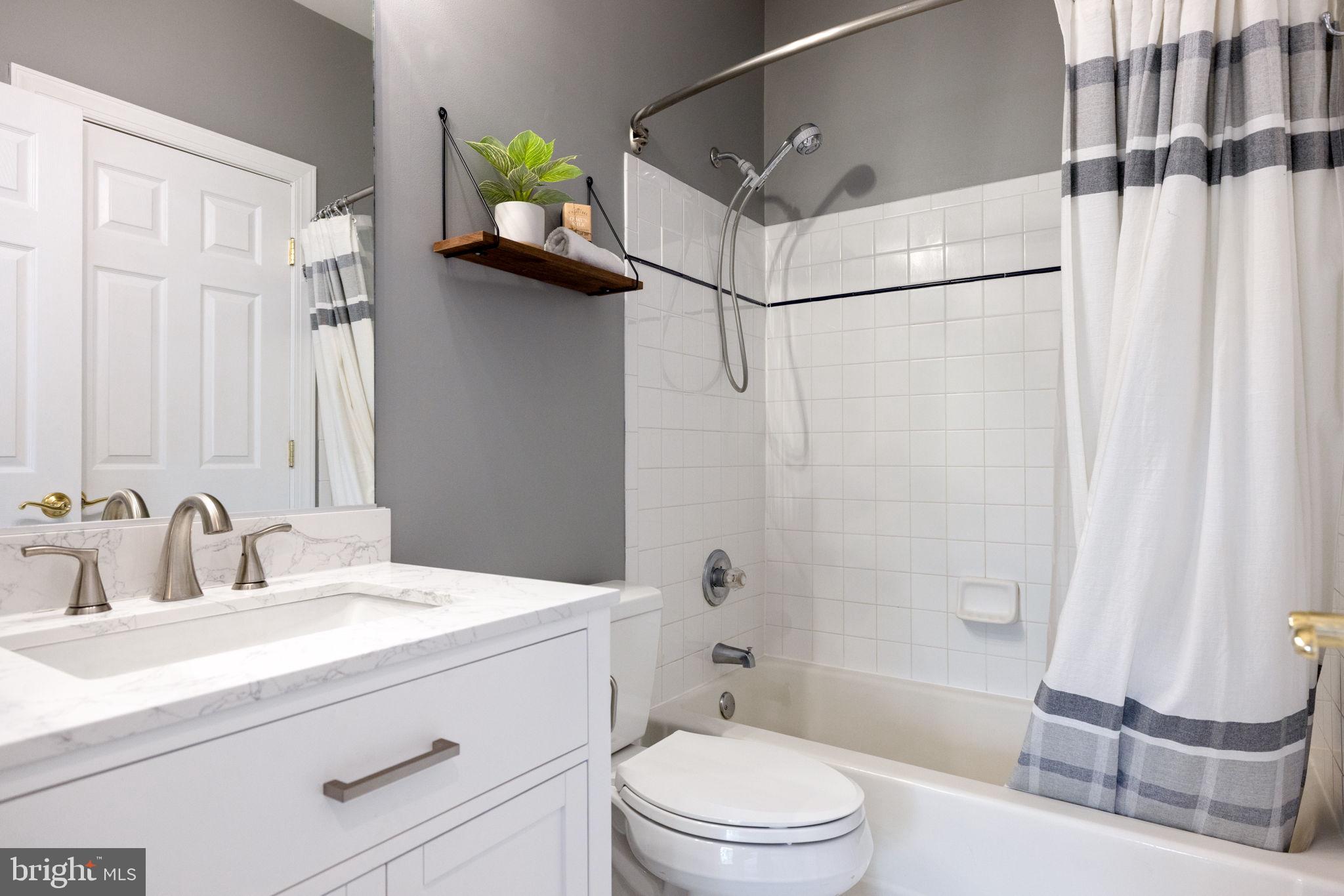 LAKES AT RED ROCK - Residential