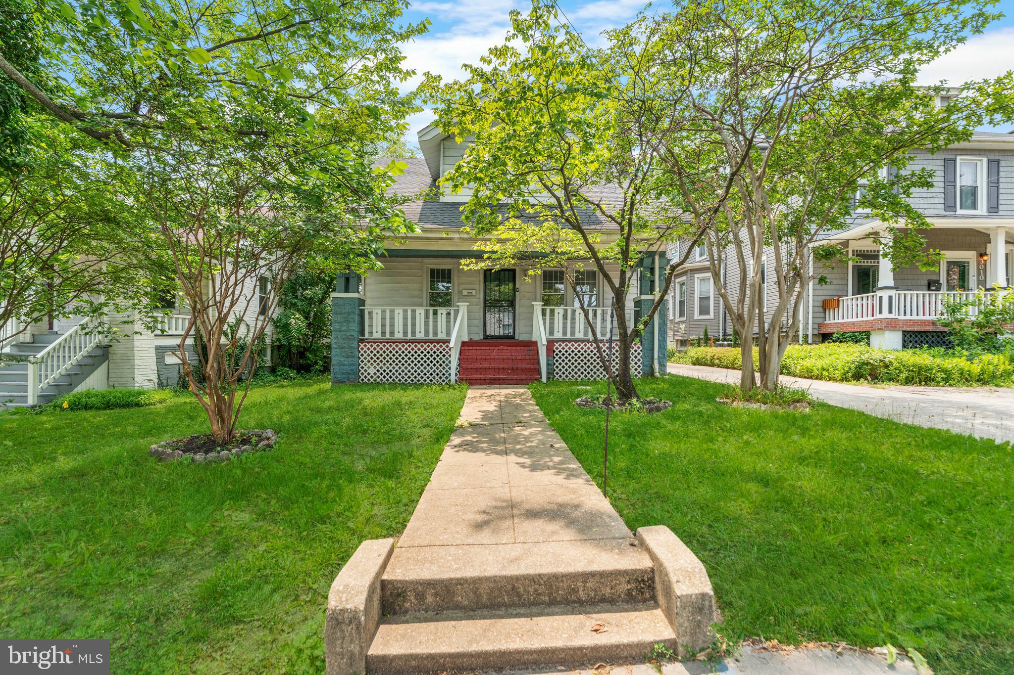 3006 SOUTH DAKOTA AVENUE NE