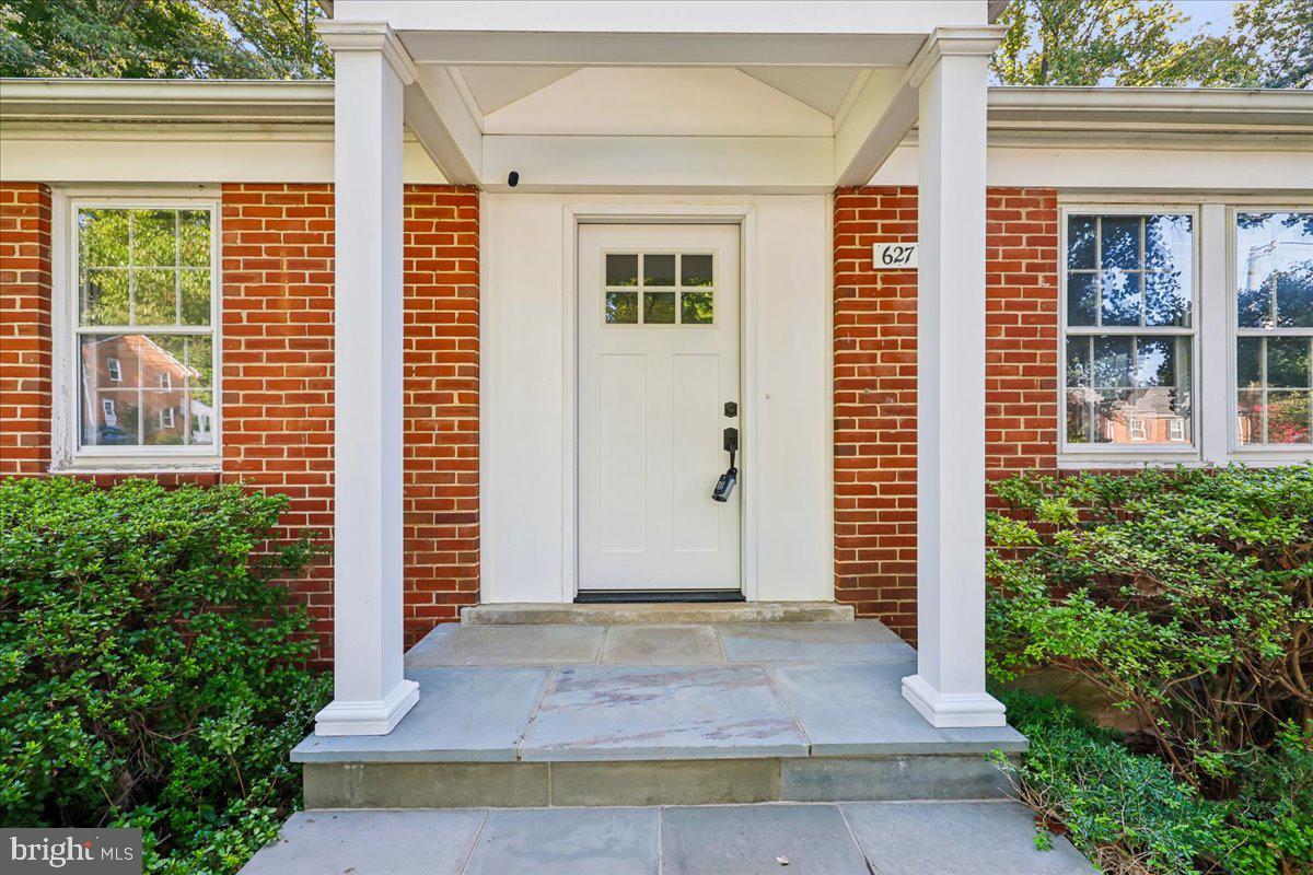 627 CROCUS DRIVE