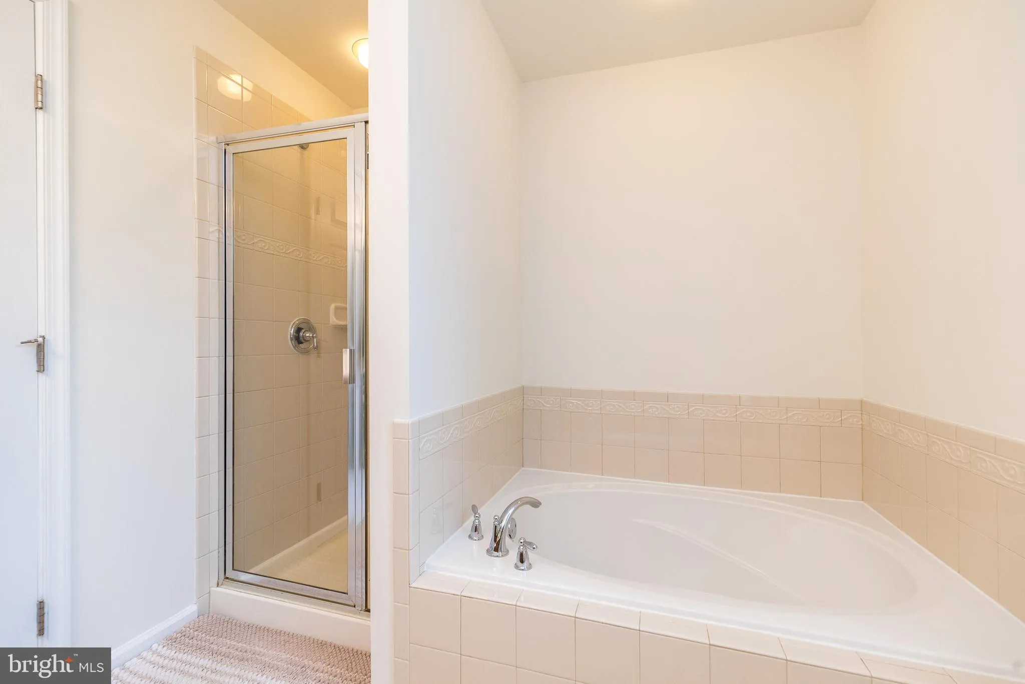 Chalfont, Pennsylvania 18914, United States, 4 Bedrooms Bedrooms, ,3 BathroomsBathrooms,Residential,Contingent,107094