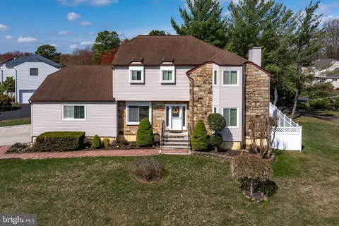 7 Mariposa Place, Old Bridge, NJ MLS: NJMX2008798