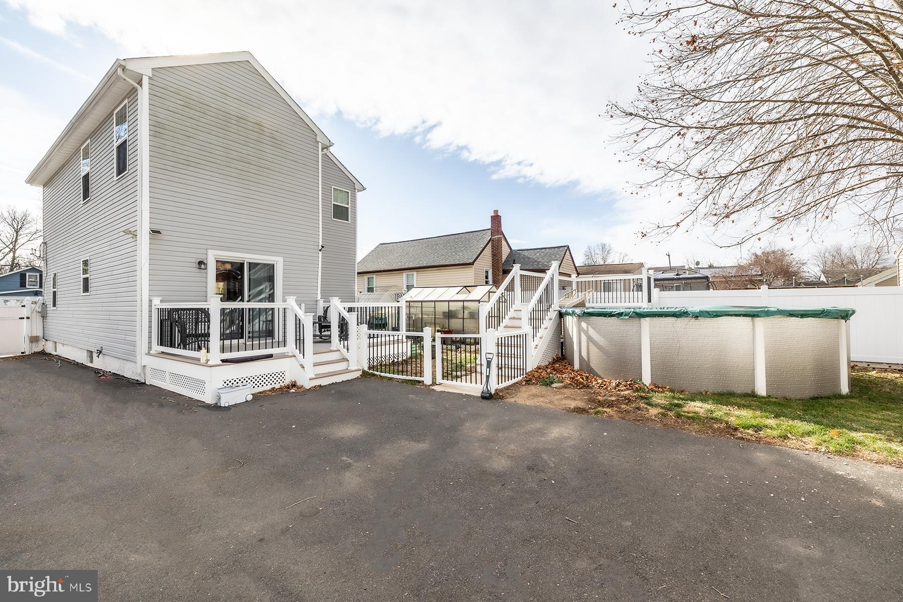 CROYDON MANOR - Residential