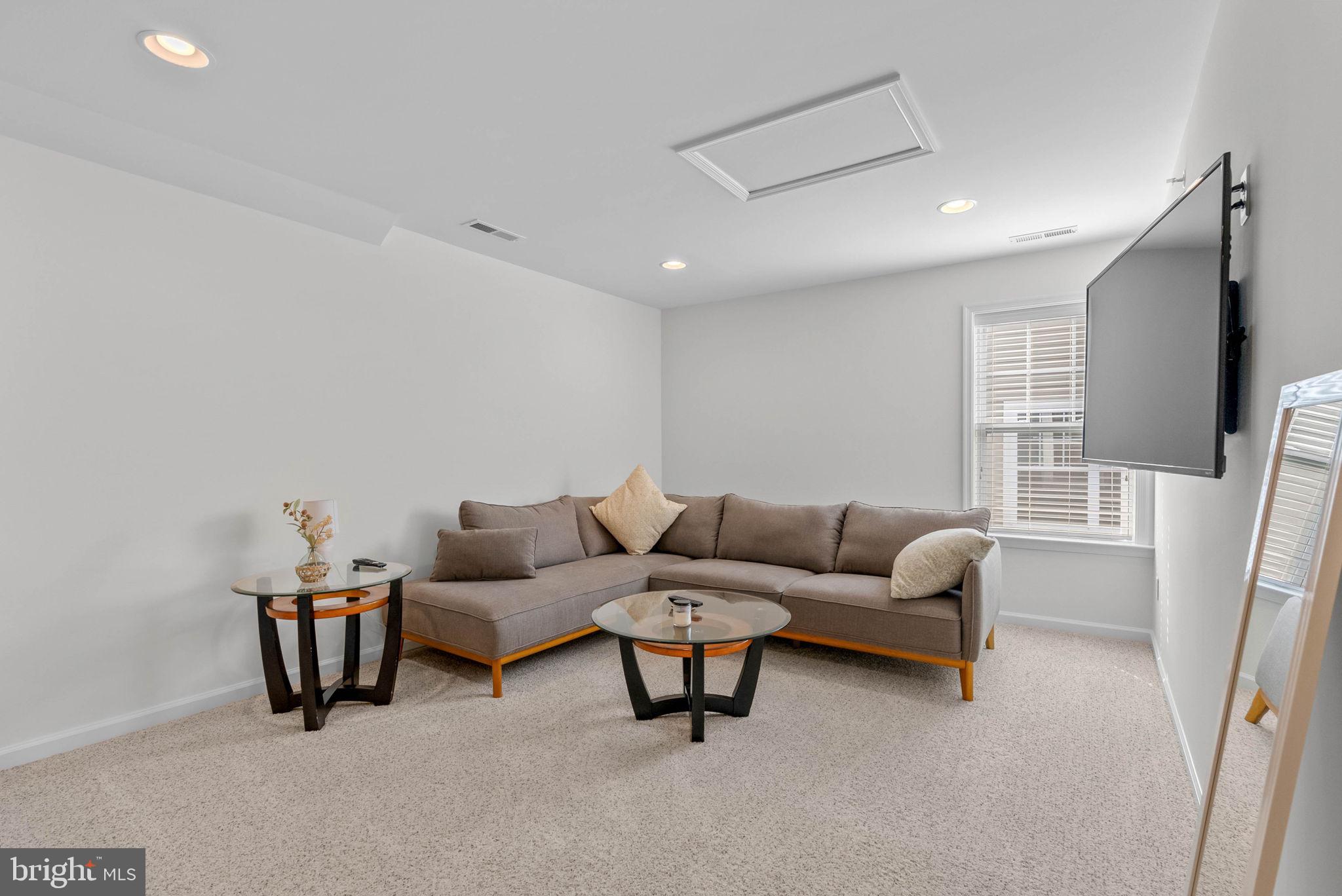 SPRING OAK - Residential