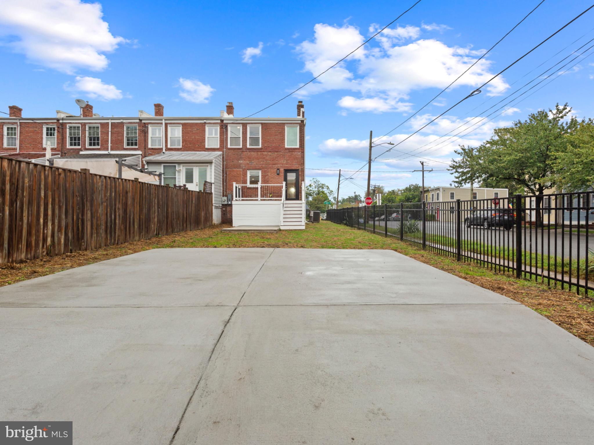 400 N FAYETTE STREET