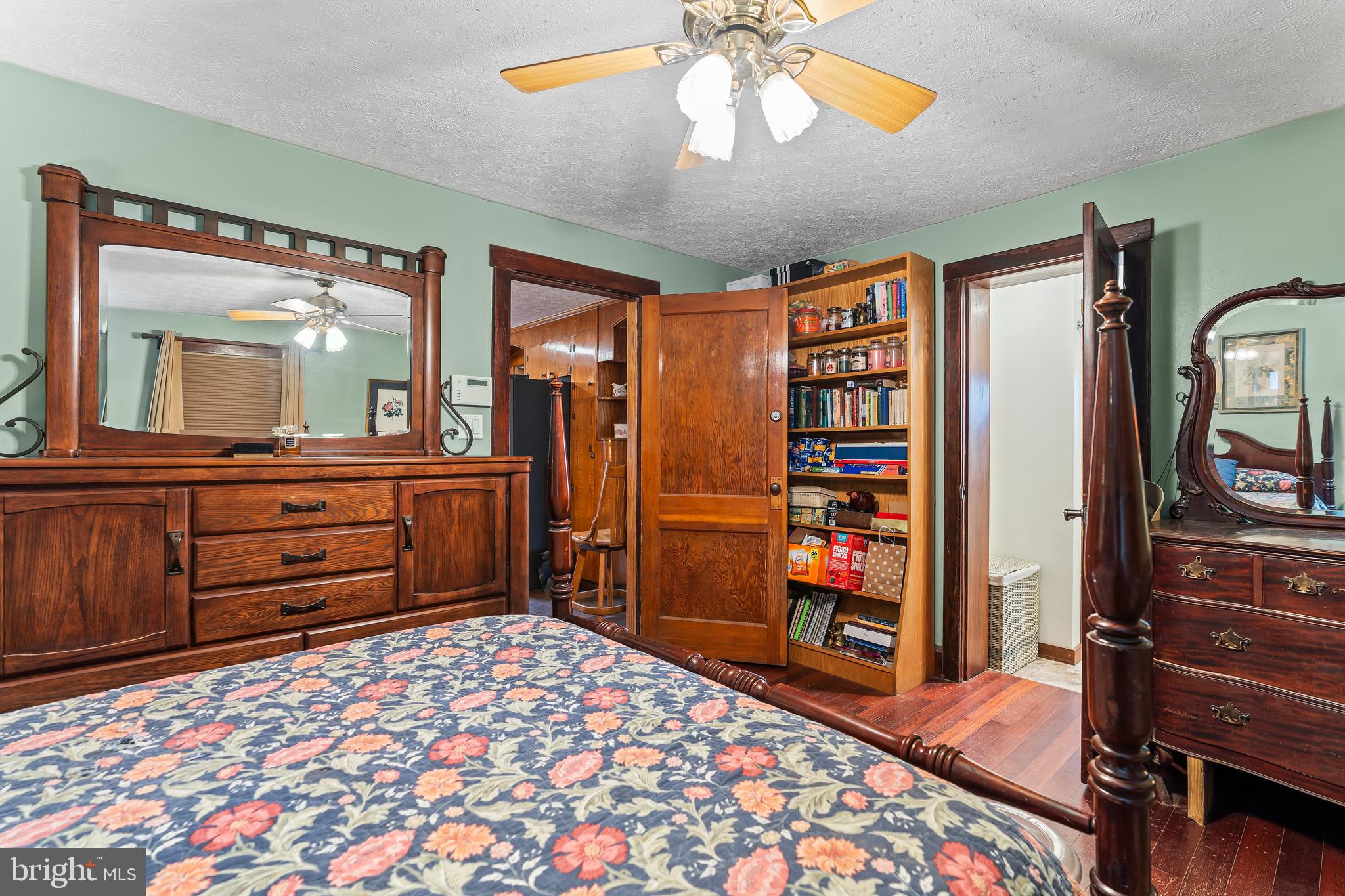 HEDGESVILLE - Residential