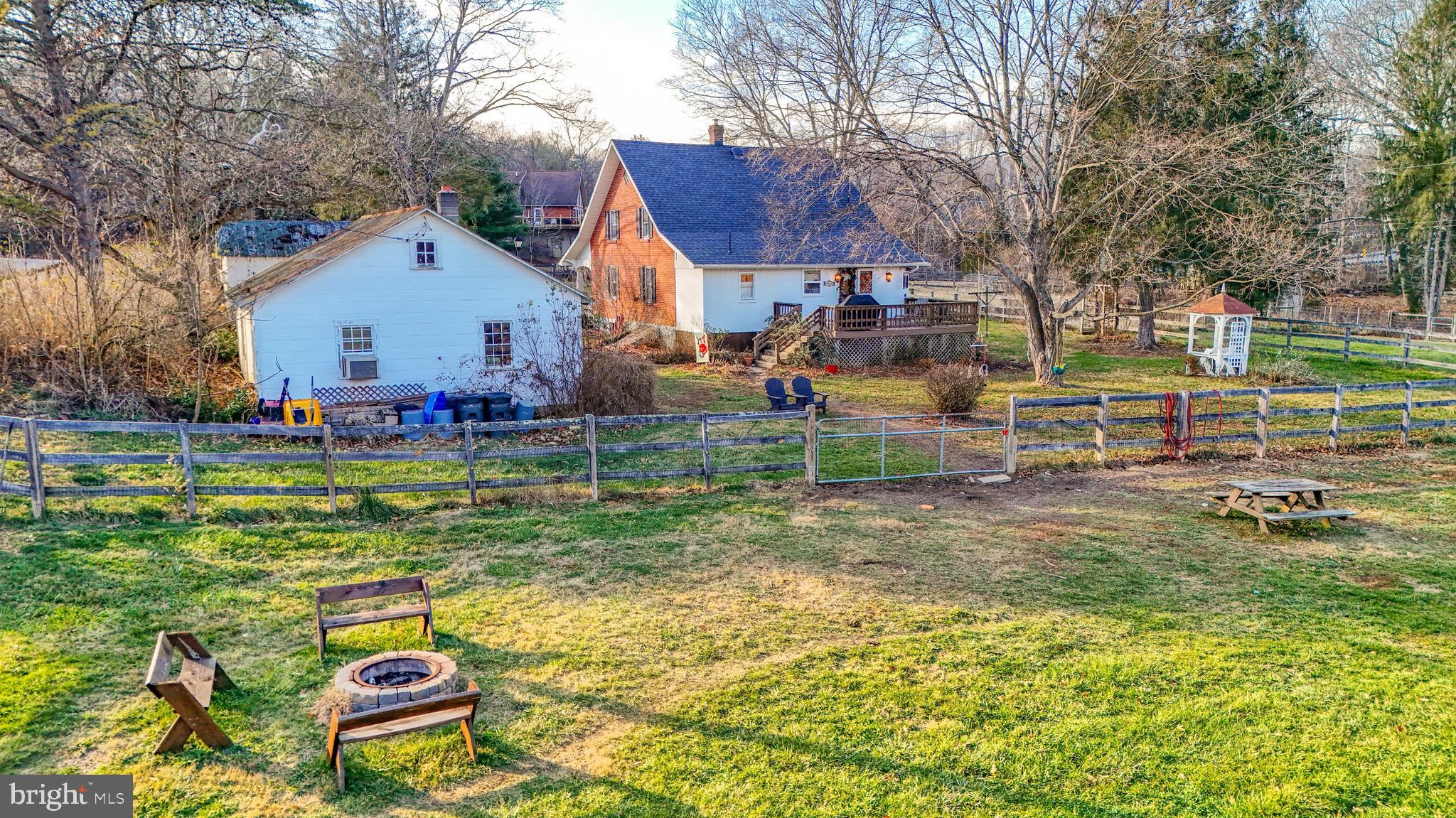 HEDGESVILLE - Residential