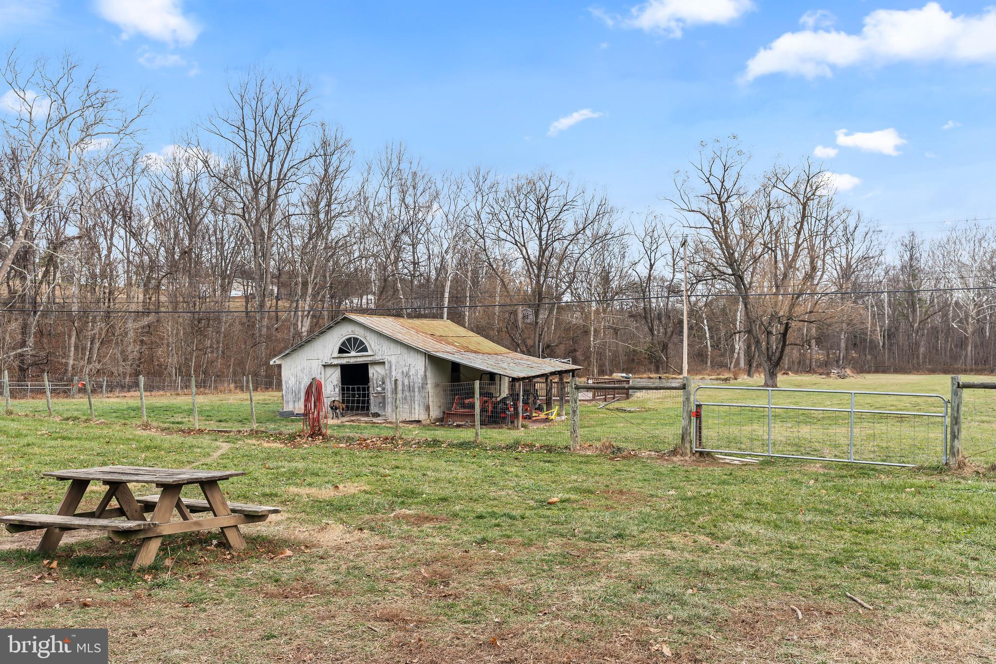 HEDGESVILLE - Residential