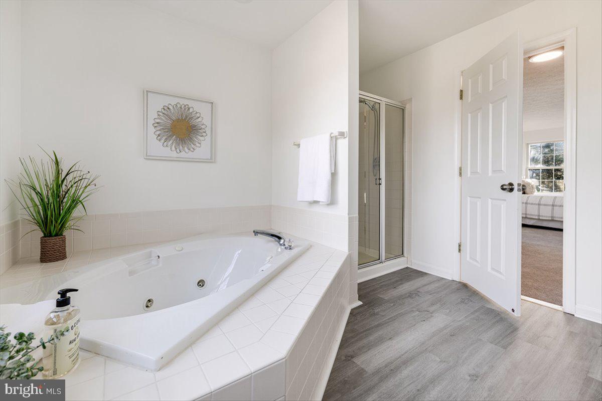 ROUND BAY CITY - Residential