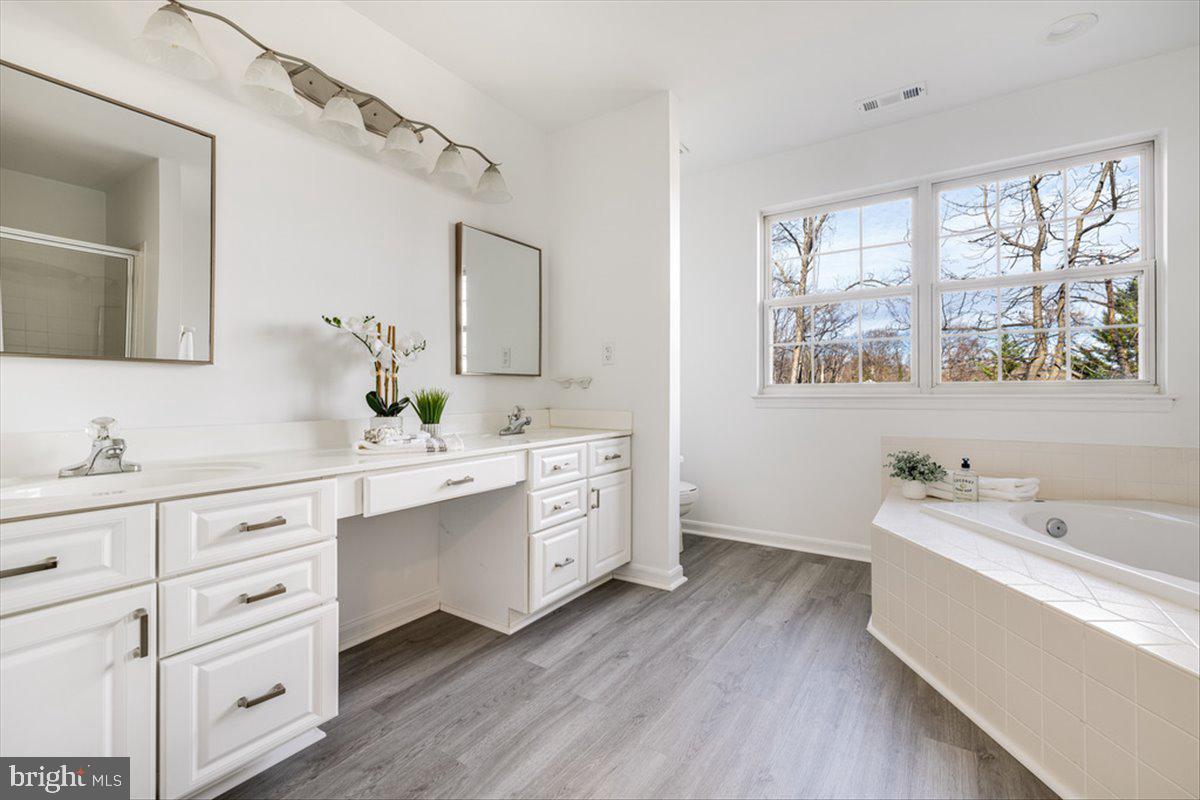 ROUND BAY CITY - Residential