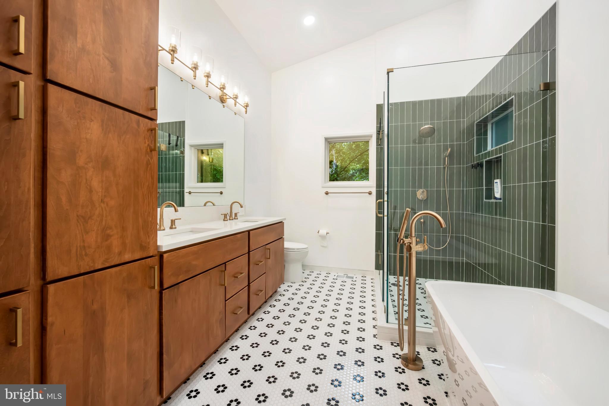 CARDEROCK SPRINGS - Residential