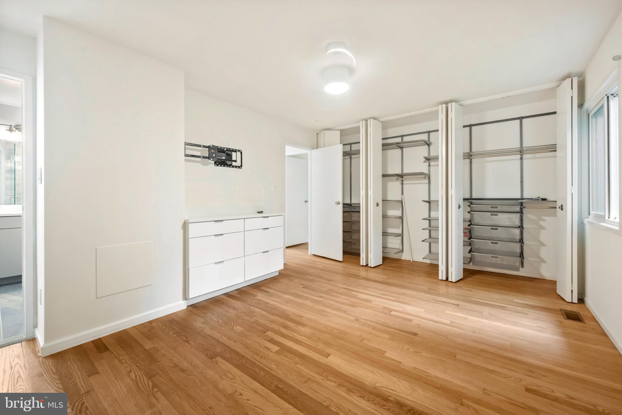 CARDEROCK SPRINGS - Residential